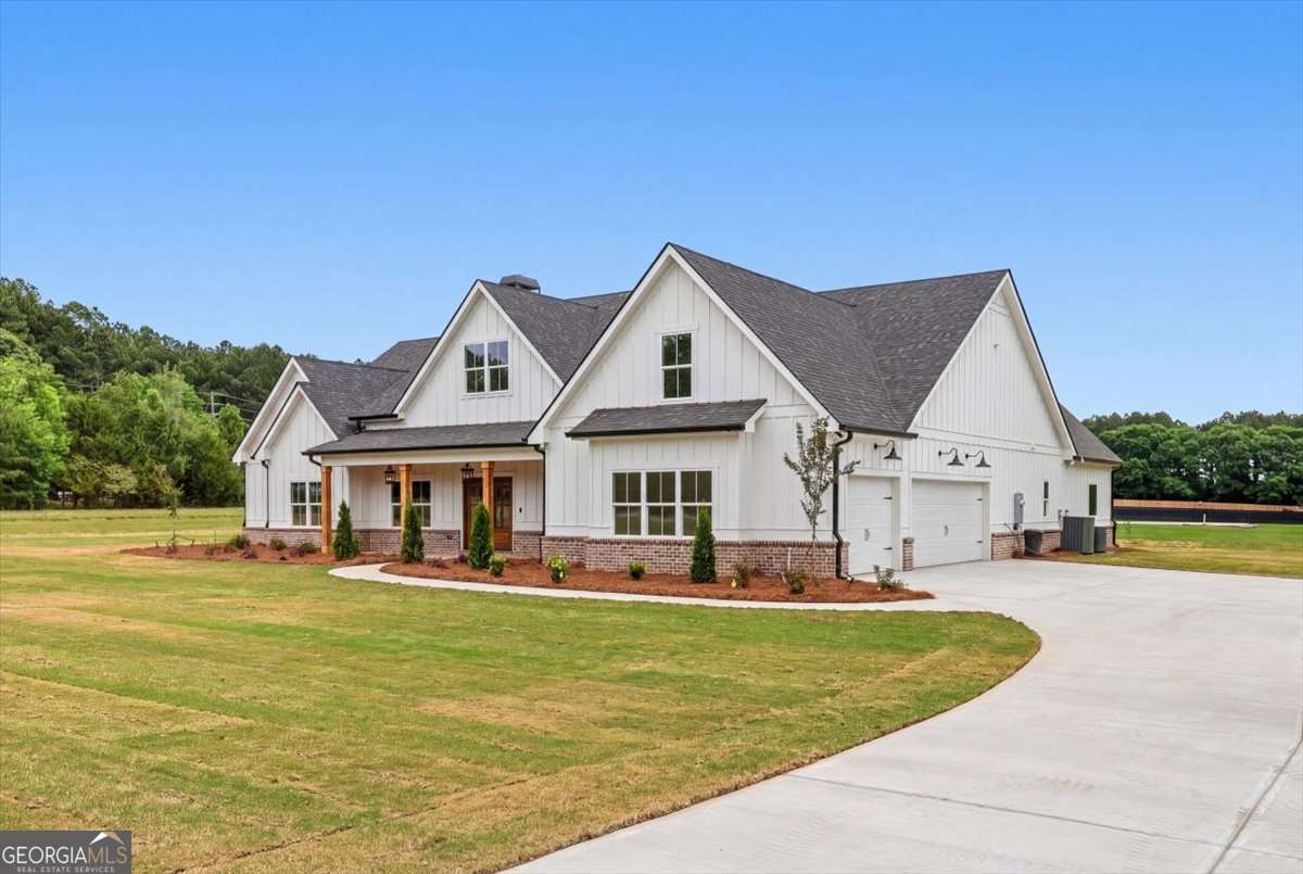 5 bedroom, 4.5 bathroom, 4,000 sq ft single family residence for sale at 1217 Pleasant Valley Road, Monroe, GA 30655 — photo 5