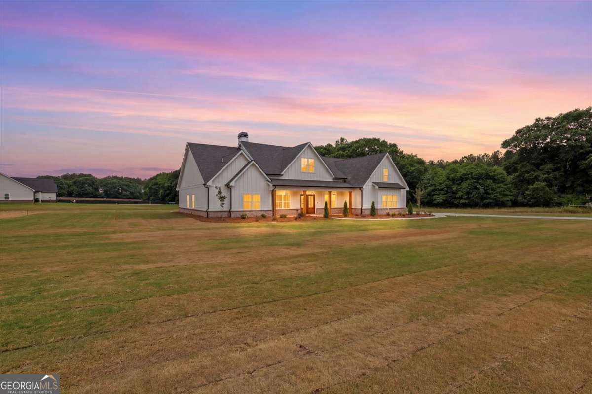 5 bedroom, 4.5 bathroom, 4,000 sq ft single family residence for sale at 1217 Pleasant Valley Road, Monroe, GA 30655 — photo 4