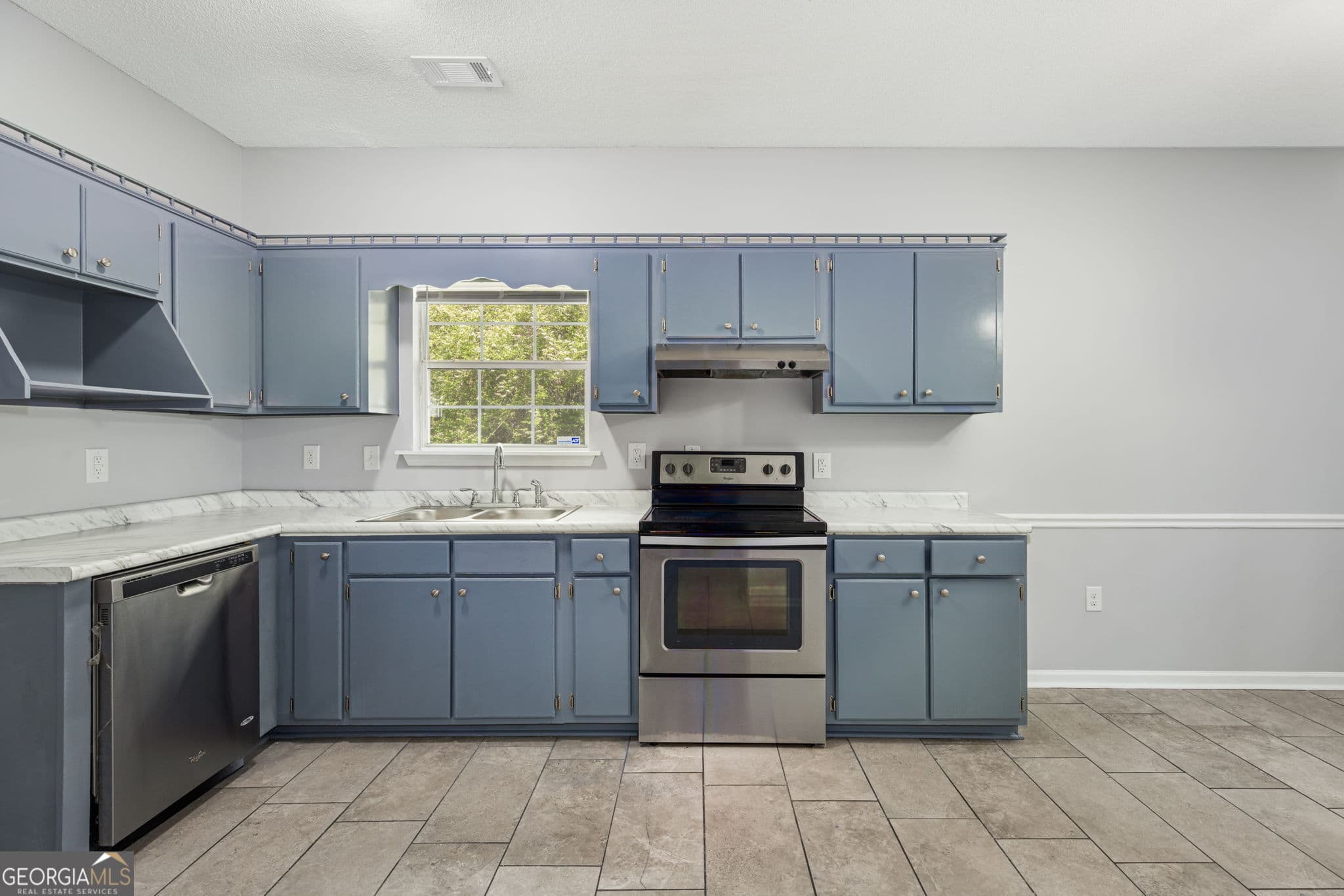 3 bedroom, 2 bathroom, 1,268 sq ft single family residence for sale at 213 Parklane Court, Macon, GA 31220 — photo 6