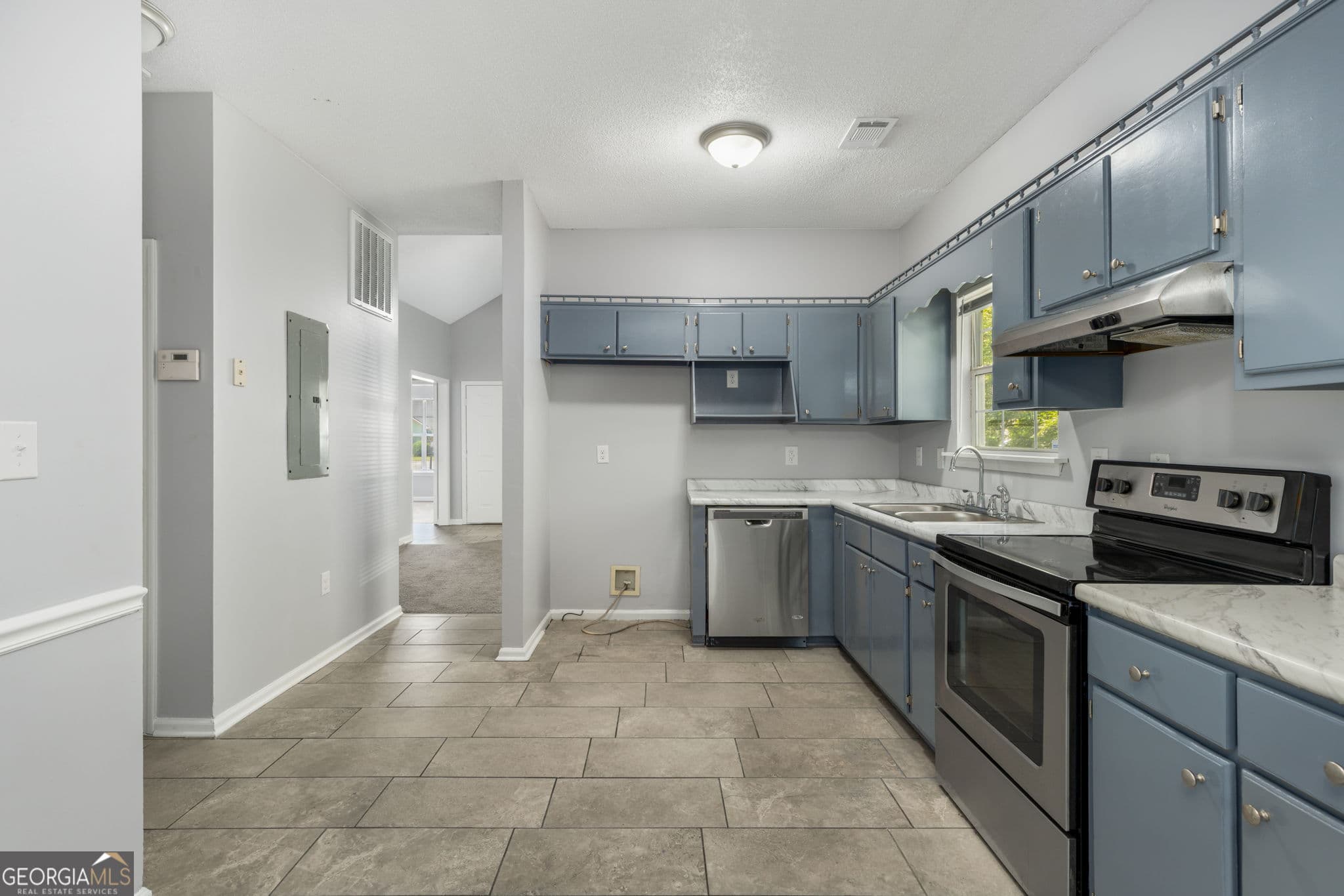3 bedroom, 2 bathroom, 1,268 sq ft single family residence for sale at 213 Parklane Court, Macon, GA 31220 — photo 7