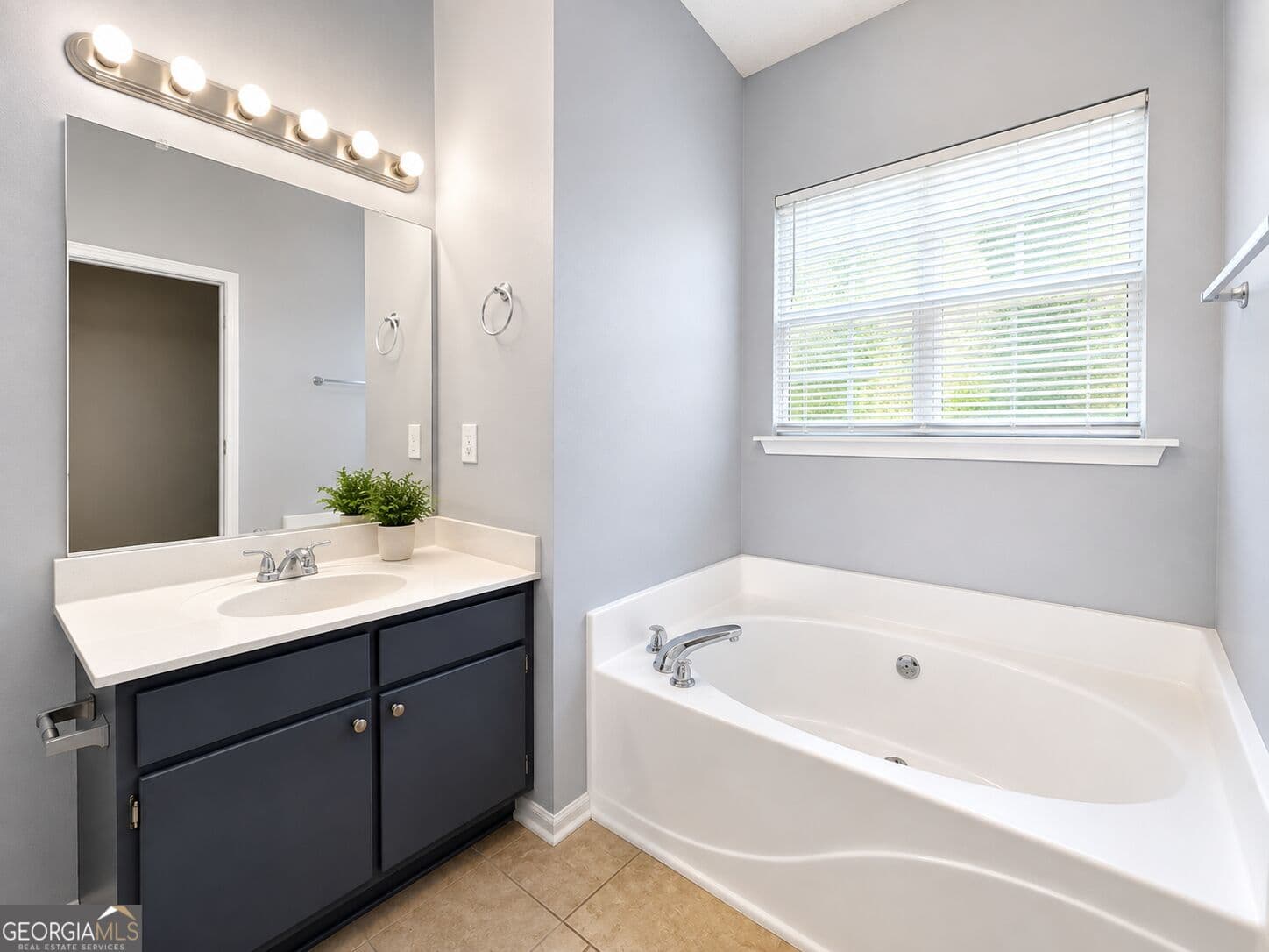3 bedroom, 2 bathroom, 1,268 sq ft single family residence for sale at 213 Parklane Court, Macon, GA 31220 — photo 9
