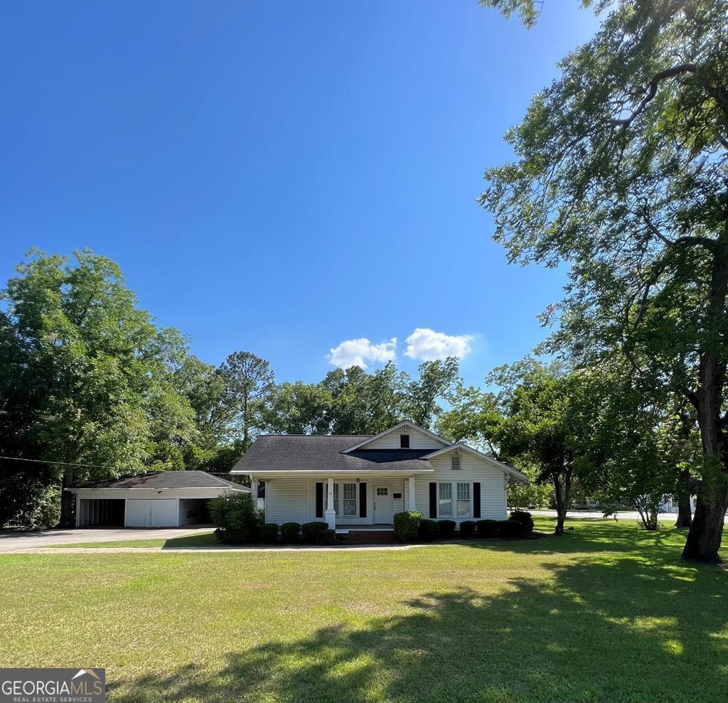 3 bedroom, 2 bathroom, 1,678 sq ft single family residence sold at 34 Jarman Street, Hazlehurst, GA 31539
