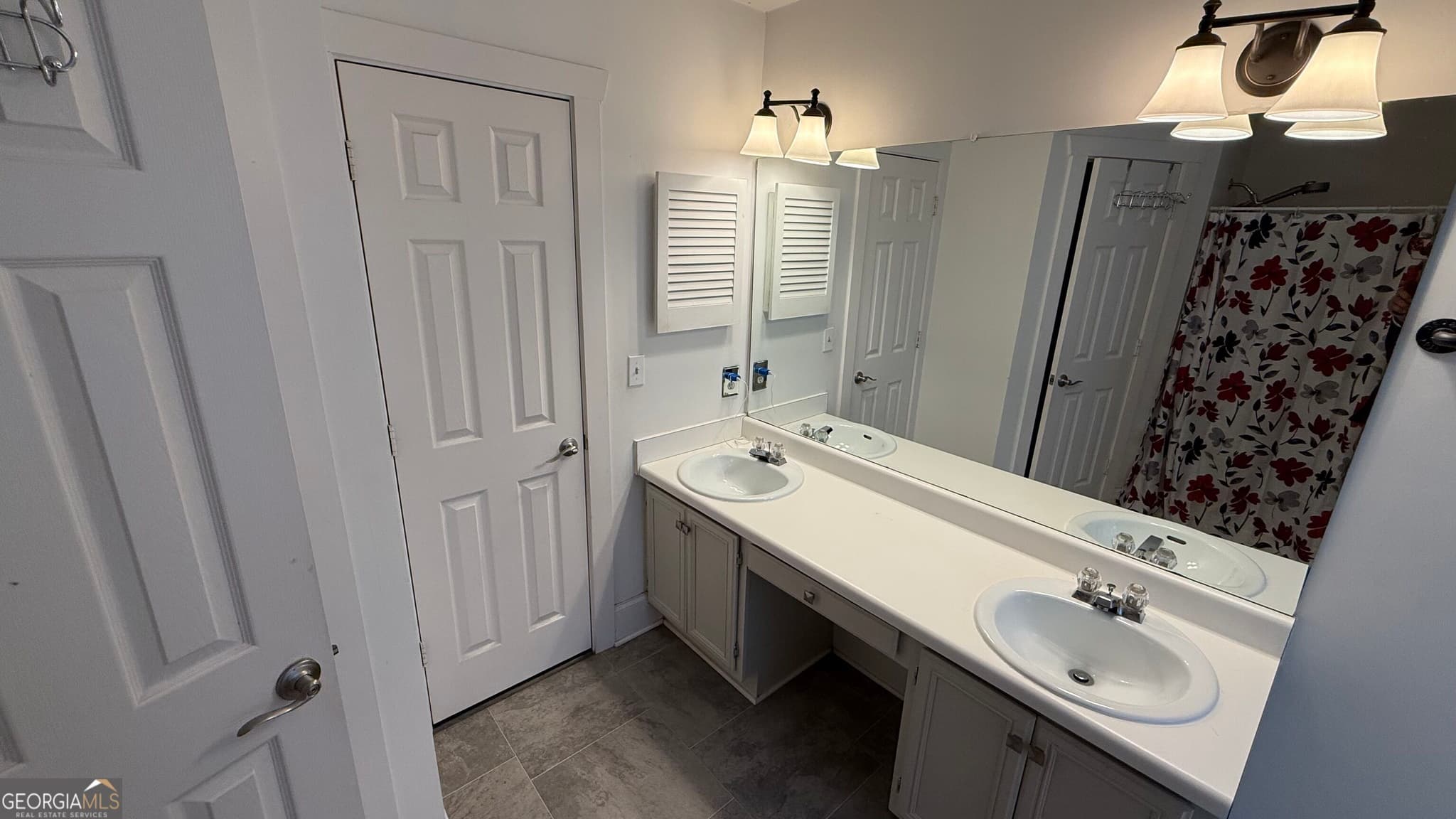6 bedroom, 2.5 bathroom, 850 sq ft single family residence for sale at 4041 Brittan Glade Trail, Snellville, GA 30039 — photo 10