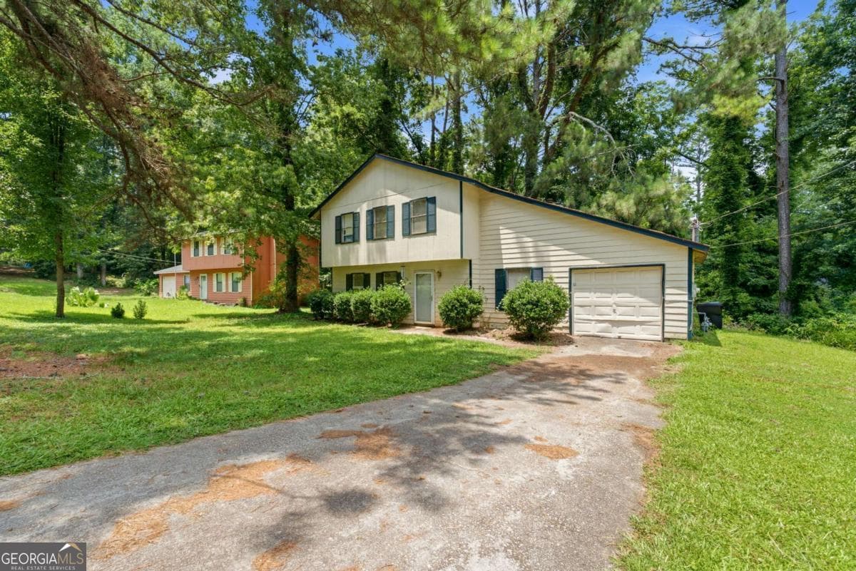 3 bedroom, 2 bathroom, 1,196 sq ft single family residence for sale at 3957 Brookstone Court, Ellenwood, GA 30294 — photo 3
