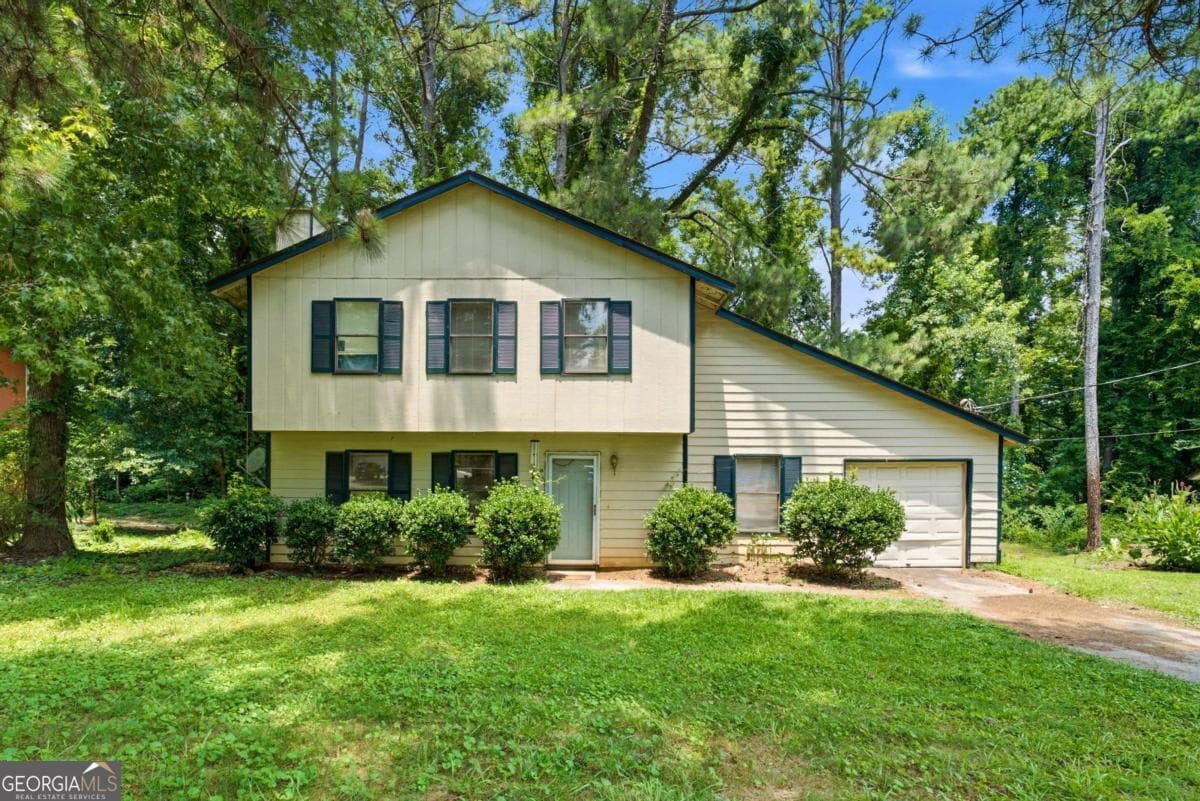 3 bedroom, 2 bathroom, 1,196 sq ft single family residence for sale at 3957 Brookstone Court, Ellenwood, GA 30294
