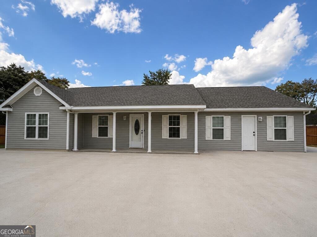3 bedroom, 2 bathroom, 1,961 sq ft single family residence for sale at 68 Patten Avenue, Lakeland, GA 31635