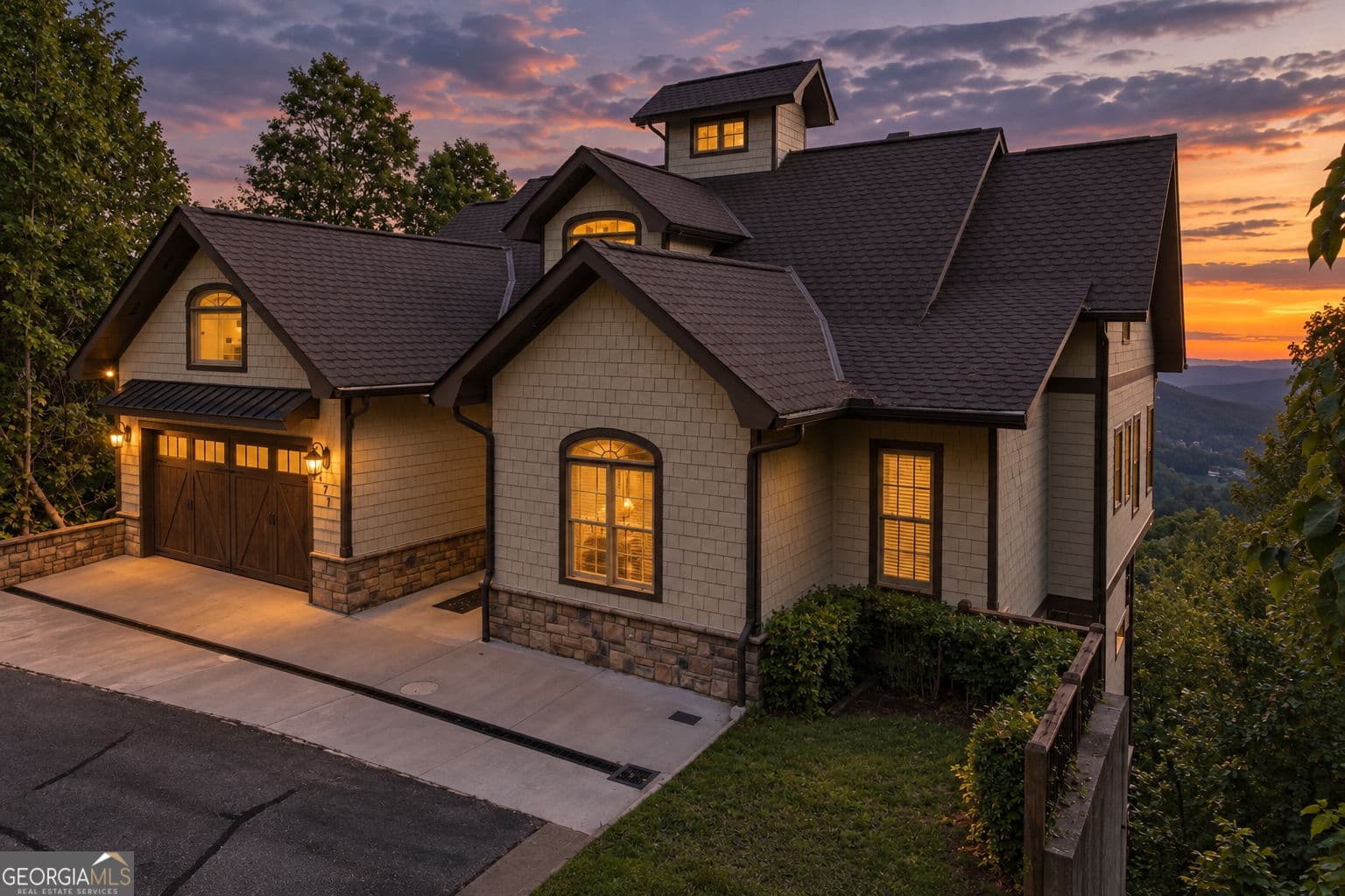 5 bedroom, 5.5 bathroom, 5,940 sq ft single family residence for sale at 171 High Pointe Drive, Clayton, GA 30525 — photo 2