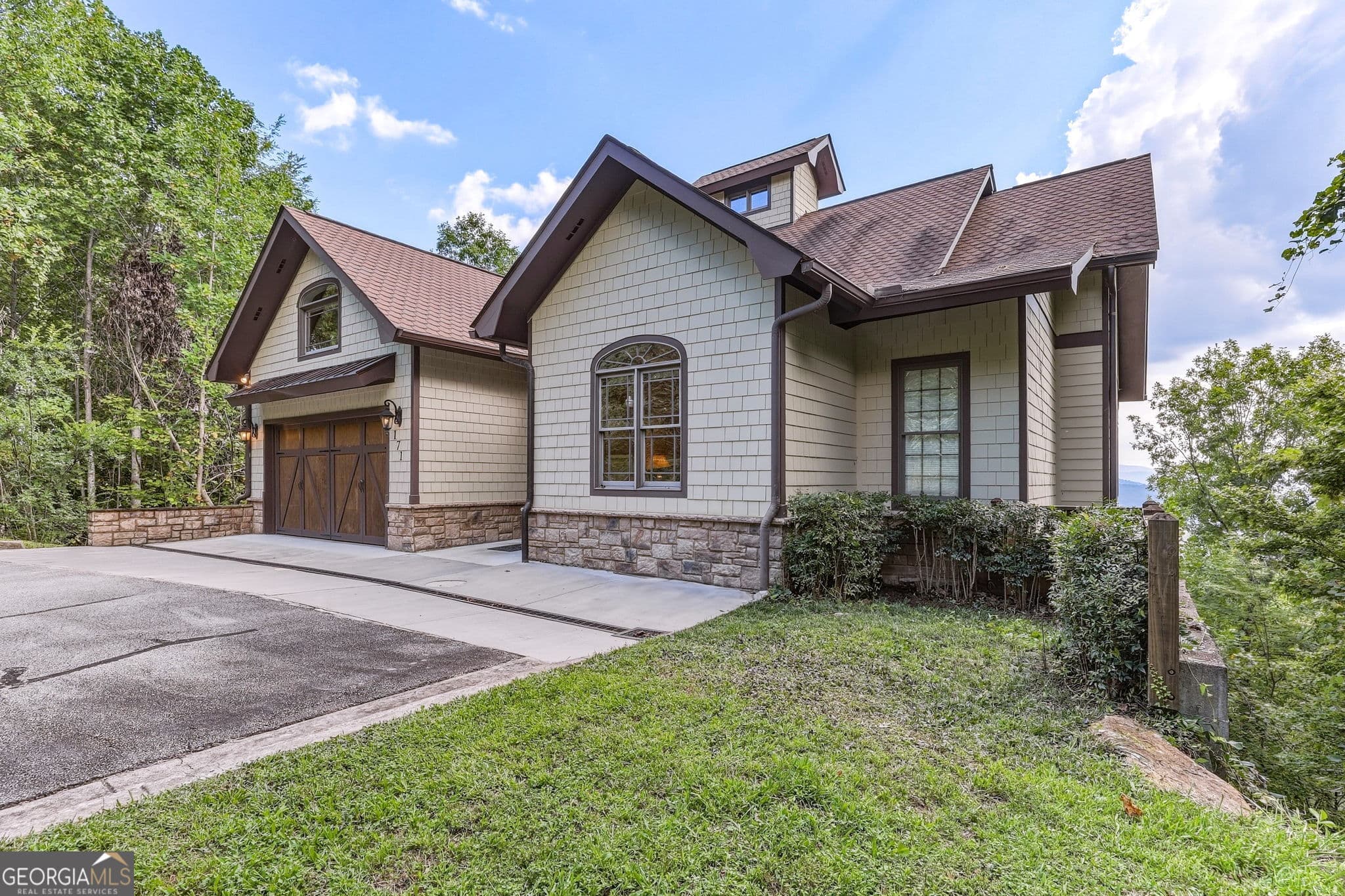 5 bedroom, 5.5 bathroom, 5,940 sq ft single family residence for sale at 171 High Pointe Drive, Clayton, GA 30525 — photo 4