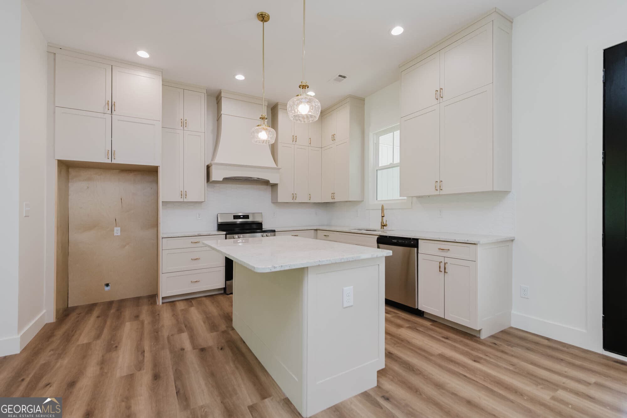 3 bedroom, 2 bathroom, 1,825 sq ft single family residence for sale at 20 Peri Drive, Hawkinsville, GA 31036 — photo 6