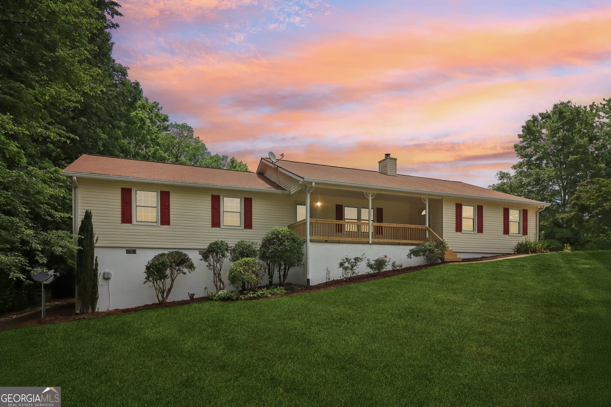3 bedroom, 2 bathroom, 1,838 sq ft single family residence sold at 2810 Quillians Court, Gainesville, GA 30506