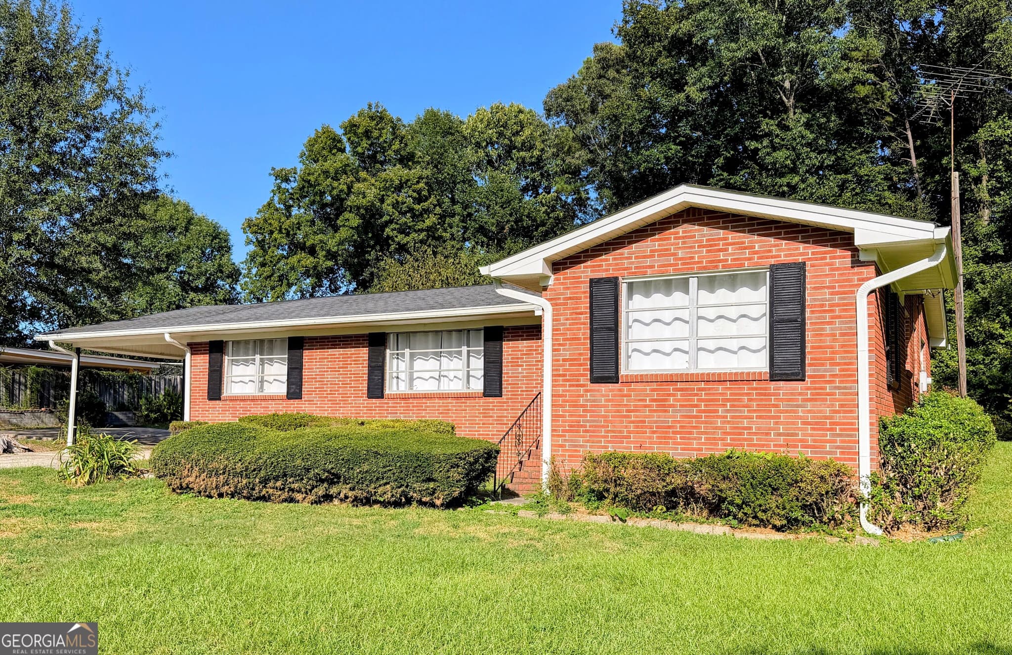 3 bedroom, 2 bathroom, 1,518 sq ft single family residence for sale at 125 Hwy 113, Carrollton, GA 30117