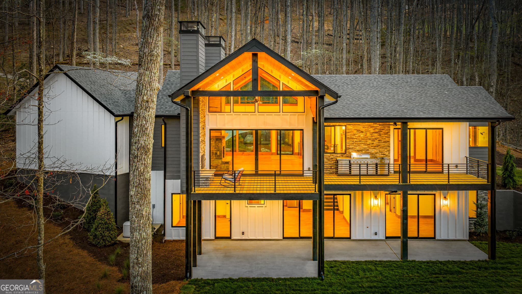 3 bedroom, 3.5 bathroom, 3,006 sq ft cabin,single family residence for sale at 172 Grand Oaks Trail, Morganton, GA 30560 — photo 7