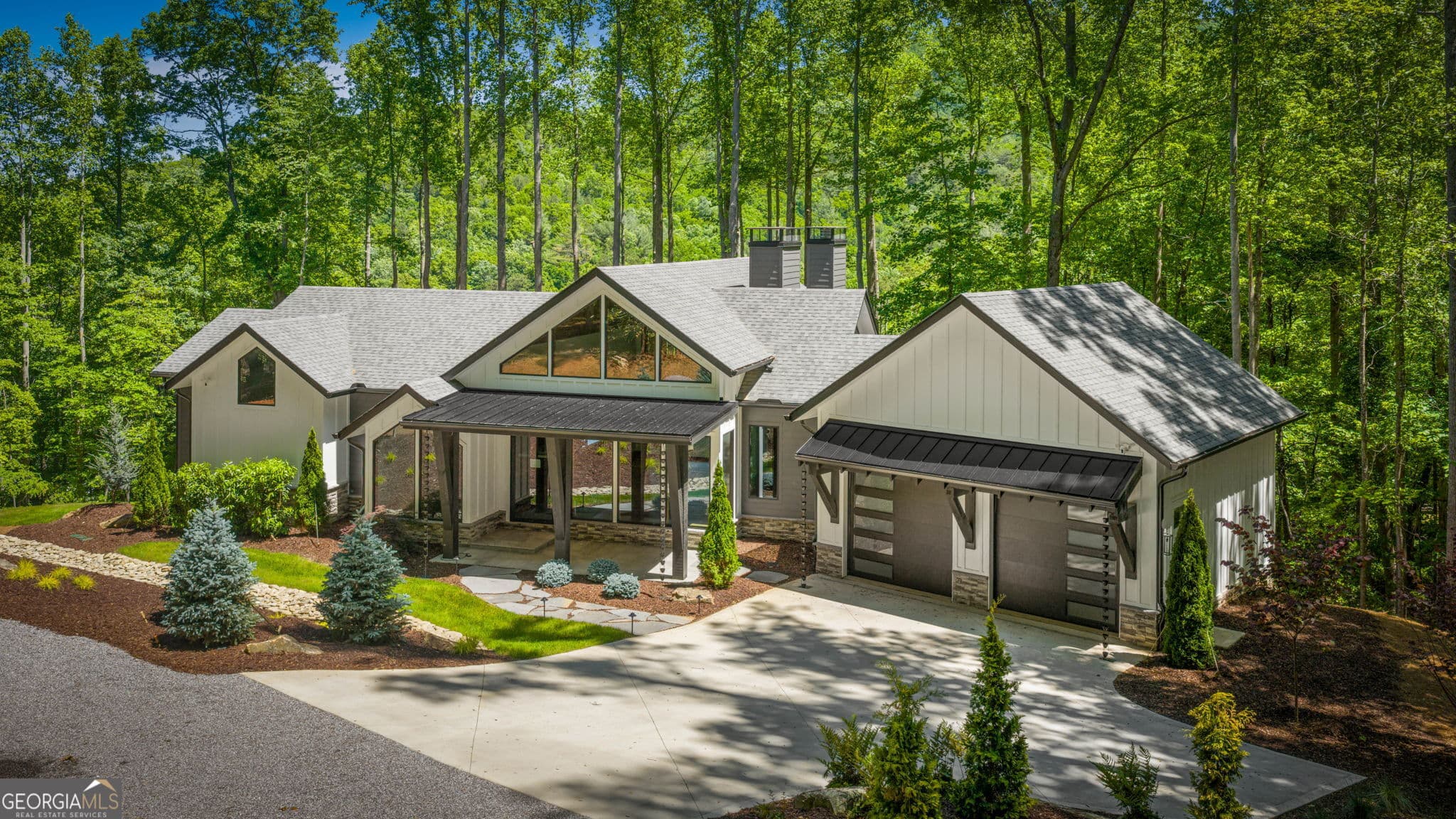 3 bedroom, 3.5 bathroom, 3,006 sq ft cabin,single family residence for sale at 172 Grand Oaks Trail, Morganton, GA 30560