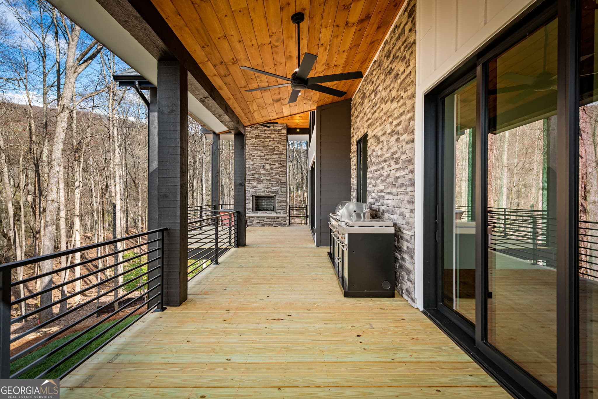 3 bedroom, 3.5 bathroom, 3,006 sq ft cabin,single family residence for sale at 172 Grand Oaks Trail, Morganton, GA 30560 — photo 10