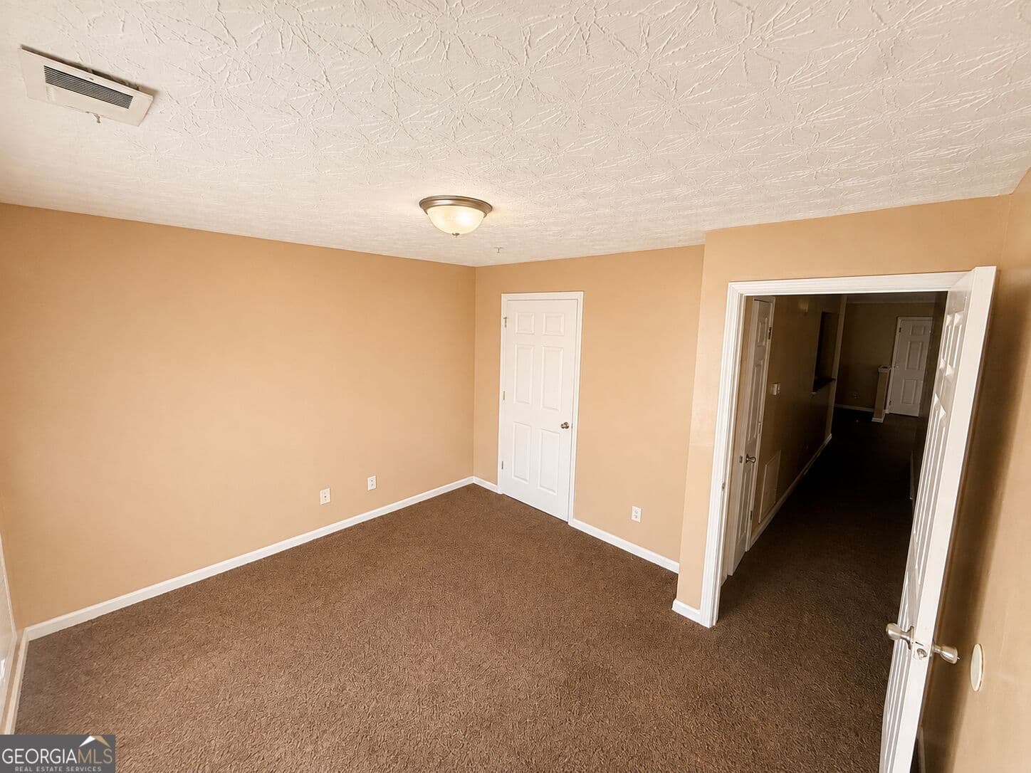 3 bedroom, 2 bathroom, 1,600 sq ft condominium for sale at 10301 Fairington Ridge Circle 10301, Lithonia, GA 30038 — photo 6