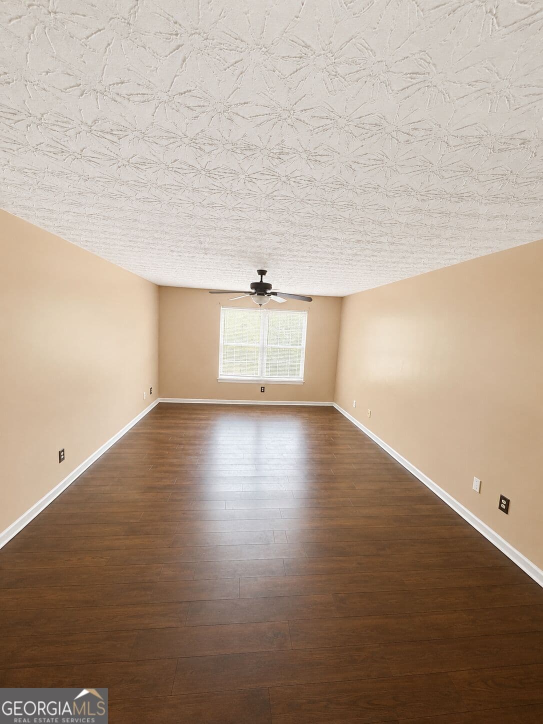 3 bedroom, 2 bathroom, 1,600 sq ft condominium for sale at 10301 Fairington Ridge Circle 10301, Lithonia, GA 30038 — photo 1 of 10