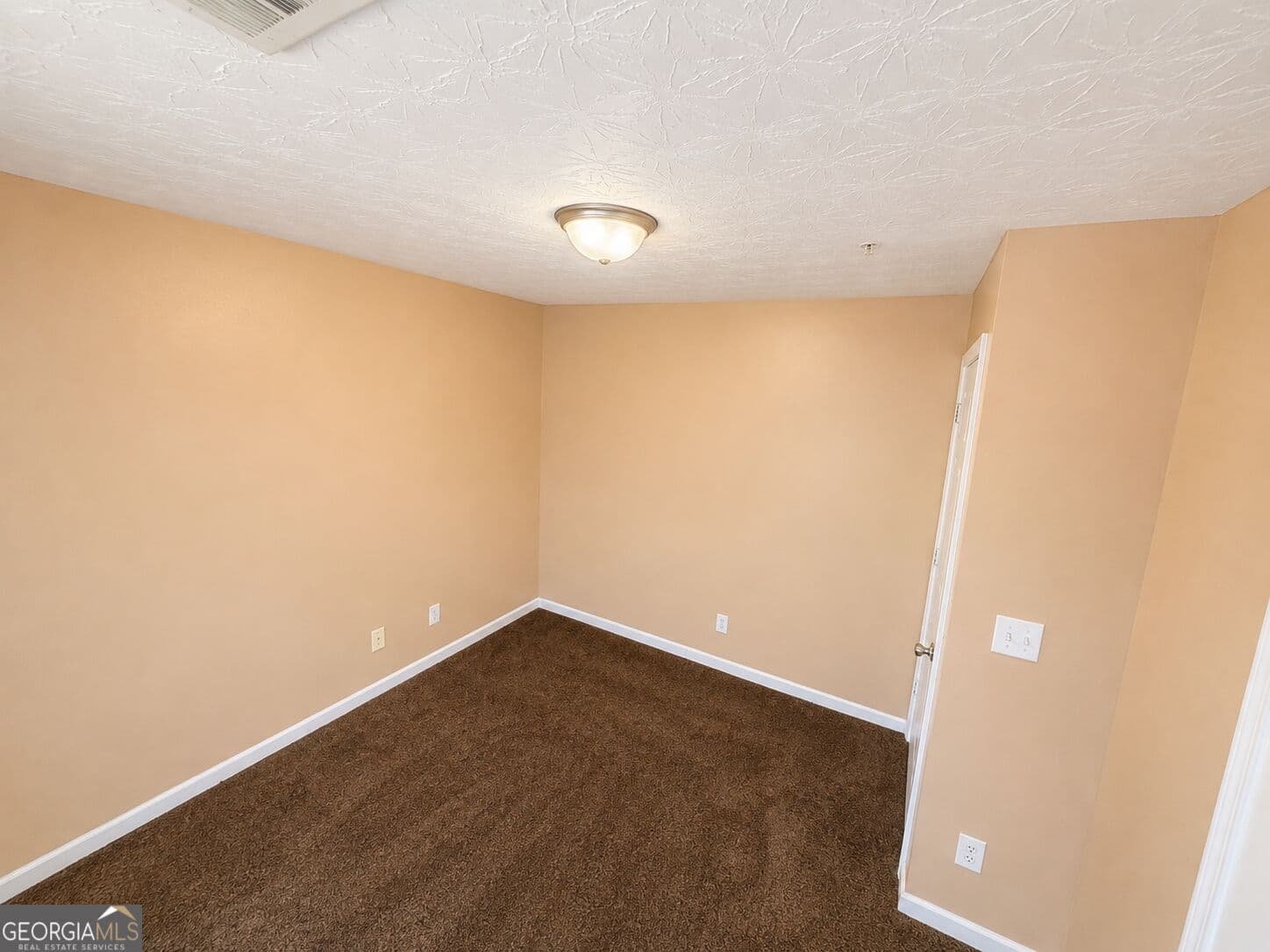 3 bedroom, 2 bathroom, 1,600 sq ft condominium for sale at 10301 Fairington Ridge Circle 10301, Lithonia, GA 30038 — photo 5