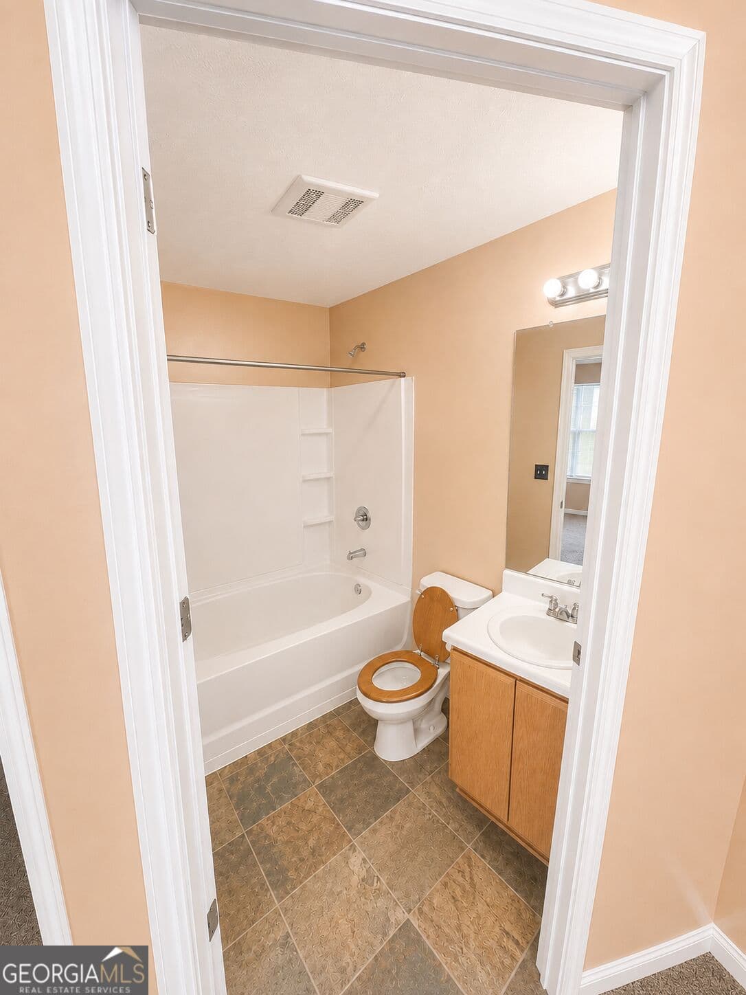 3 bedroom, 2 bathroom, 1,600 sq ft condominium for sale at 10301 Fairington Ridge Circle 10301, Lithonia, GA 30038 — photo 9
