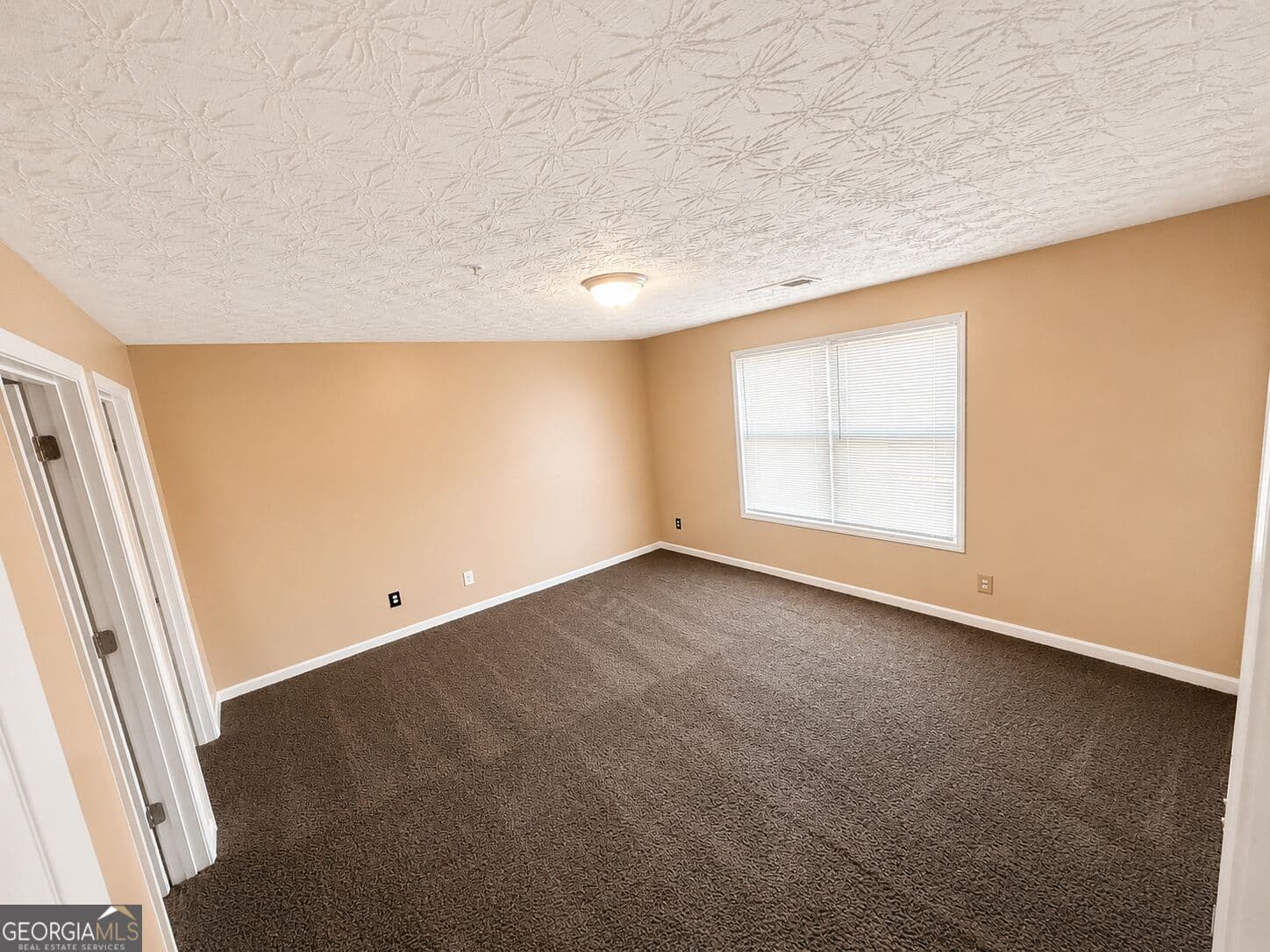 3 bedroom, 2 bathroom, 1,600 sq ft condominium for sale at 10301 Fairington Ridge Circle 10301, Lithonia, GA 30038 — photo 4