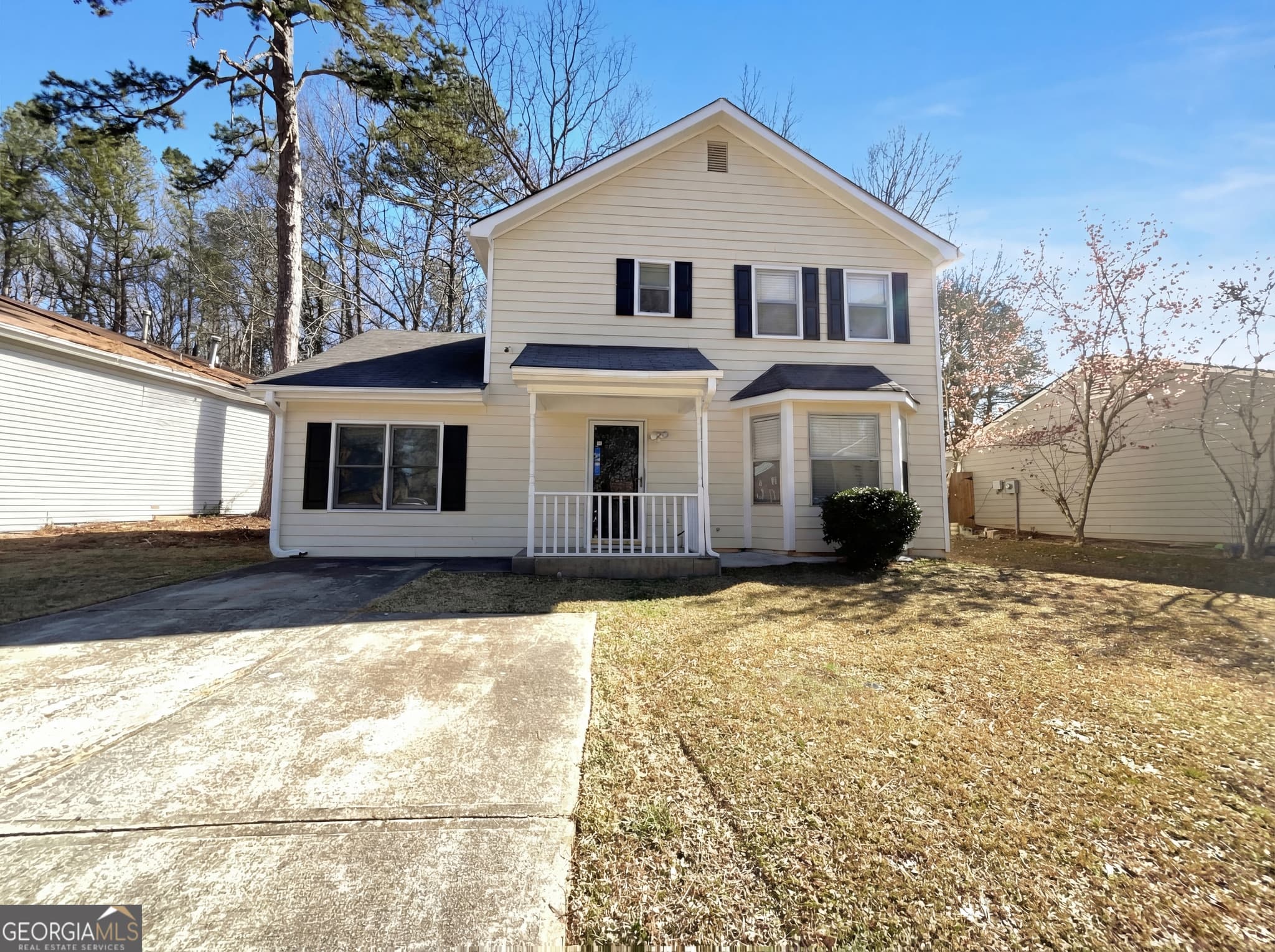 4 bedroom, 3.5 bathroom, 1,959 sq ft single family residence for sale at 5328 Ridge Forest Drive, Stone Mountain, GA 30083 — photo 1 of 30