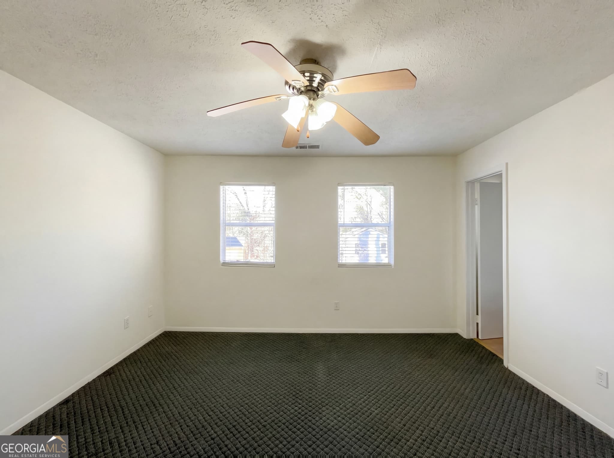 4 bedroom, 3.5 bathroom, 1,959 sq ft single family residence for sale at 5328 Ridge Forest Drive, Stone Mountain, GA 30083 — photo 4