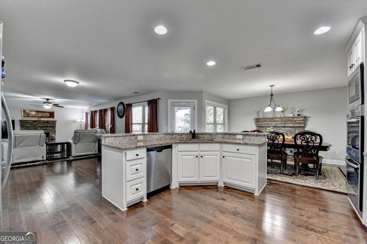 6 bedroom, 3.5 bathroom, 3,553 sq ft single family residence for sale at 1755 Lark Trail, Jefferson, GA 30549 — photo 10