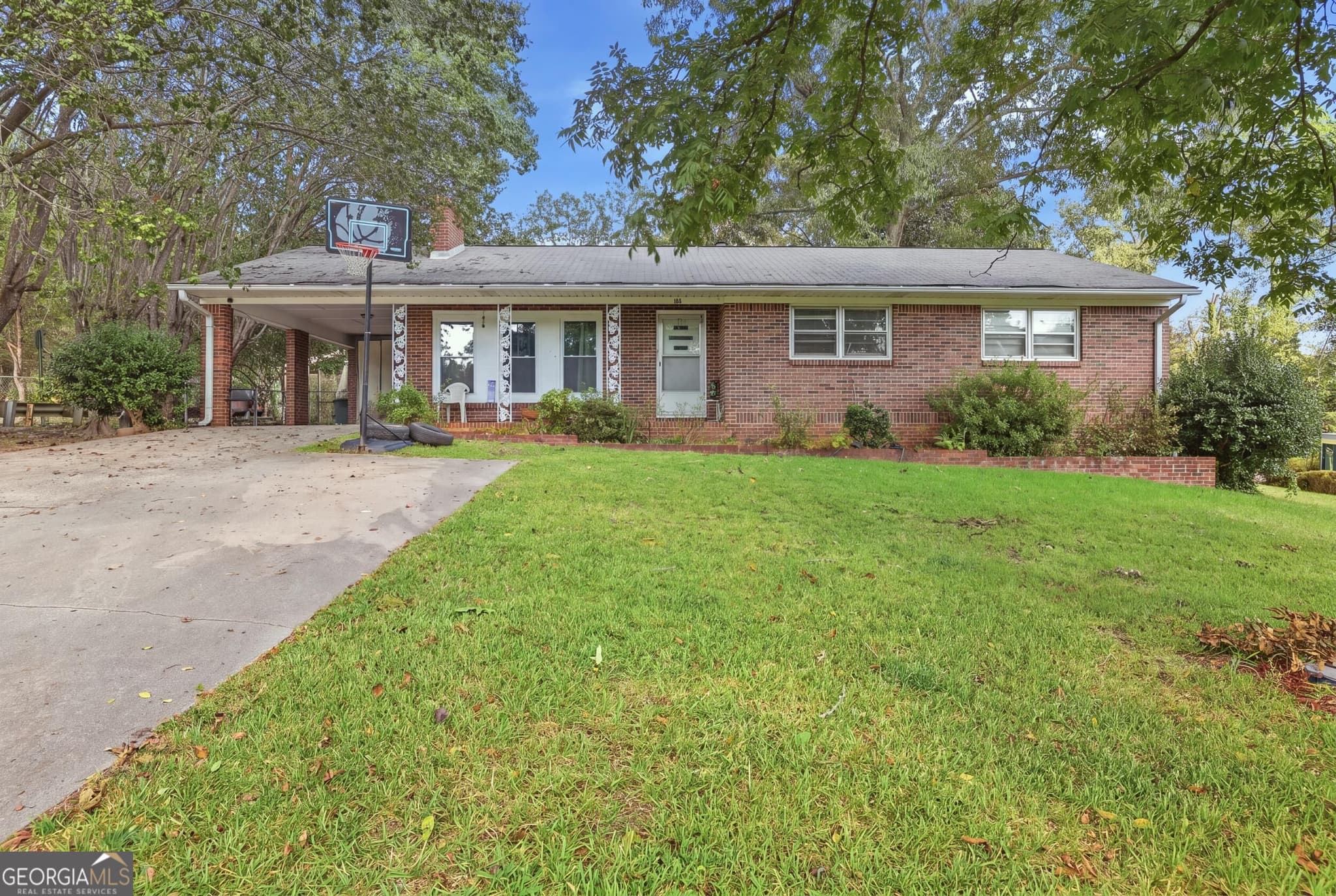 3 bedroom, 1.5 bathroom, 1,358 sq ft single family residence for sale at 327 Poplar Street, Toccoa, GA 30577 — photo 3