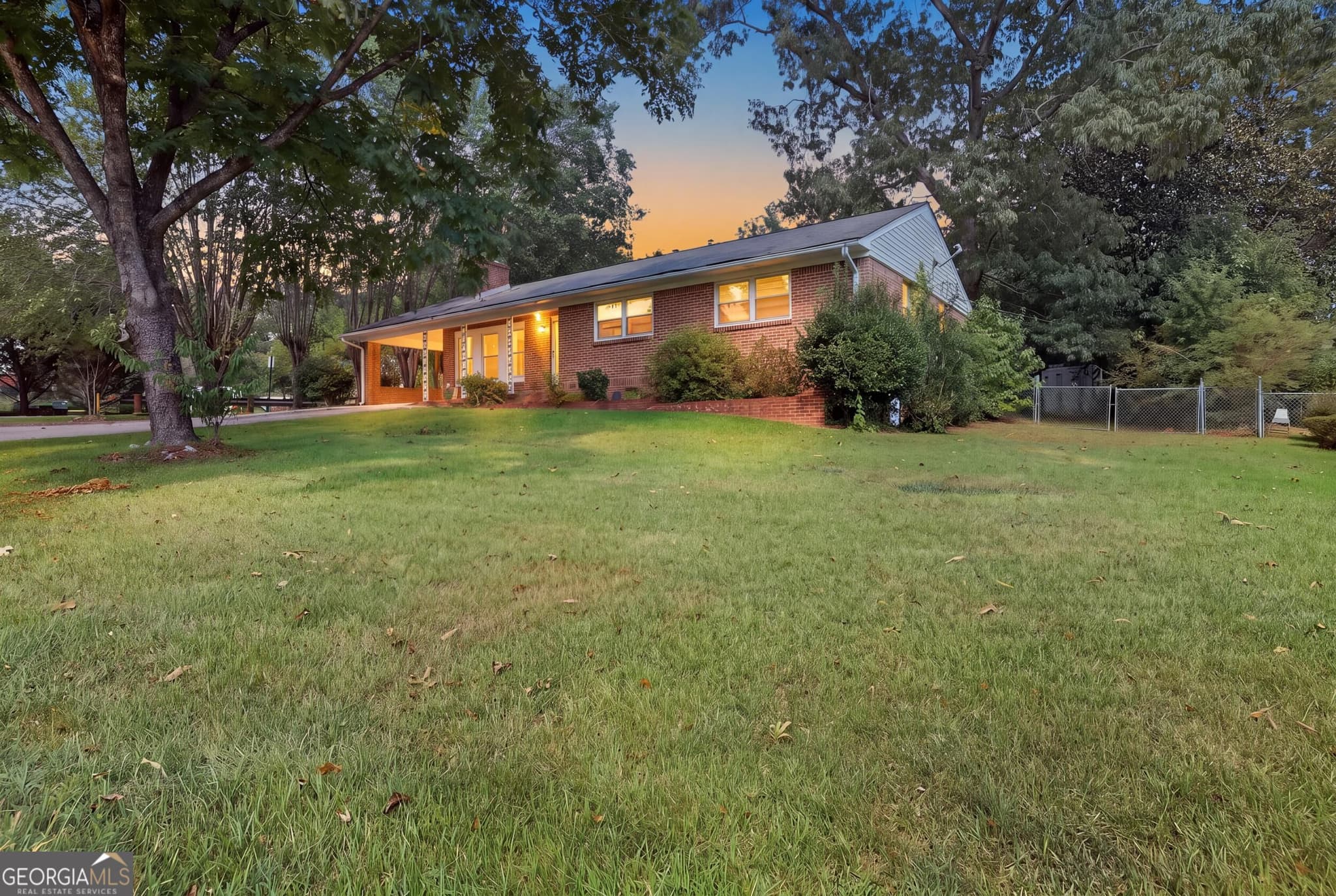 3 bedroom, 1.5 bathroom, 1,358 sq ft single family residence for sale at 327 Poplar Street, Toccoa, GA 30577