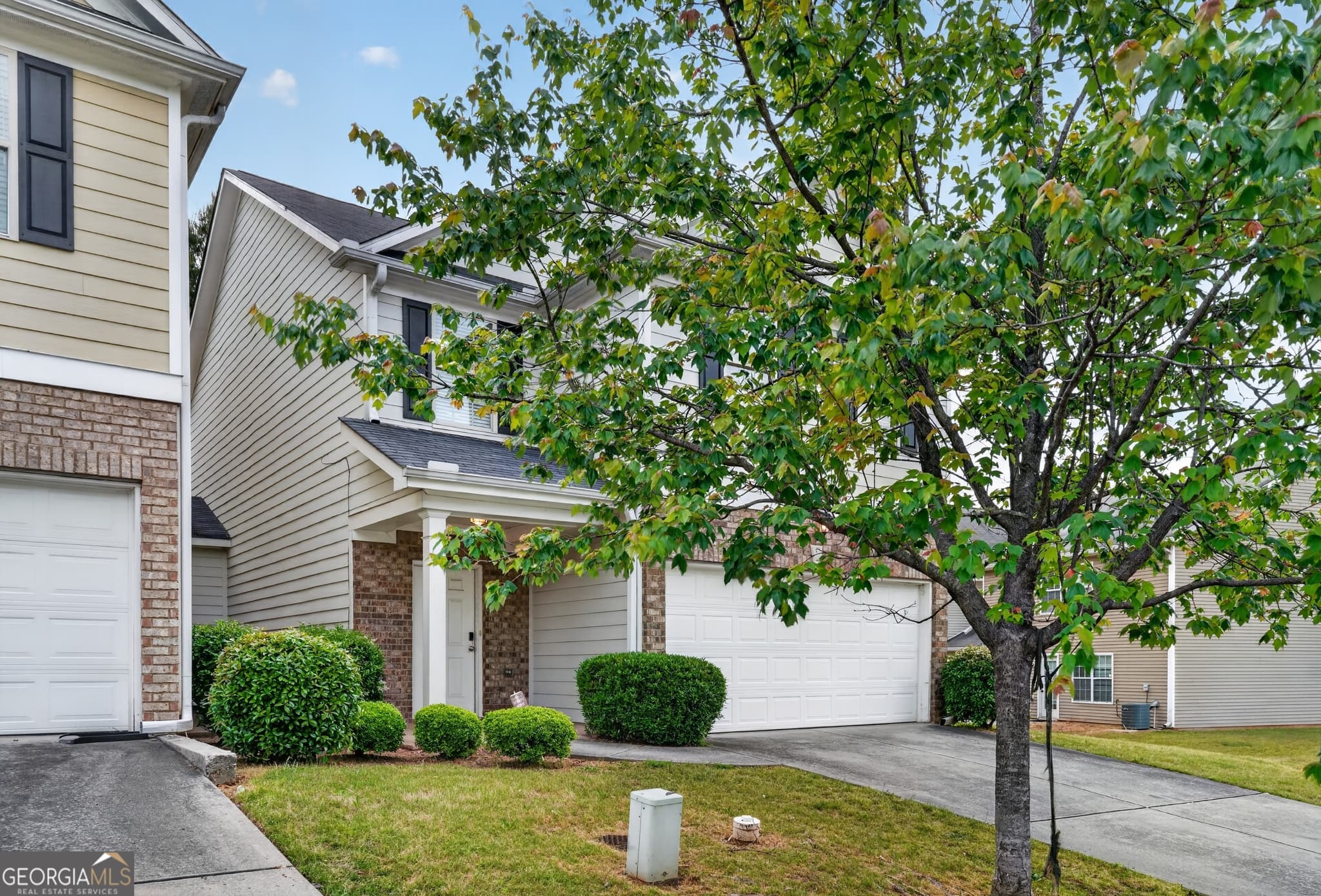 4 bedroom, 2.5 bathroom, 1,992 sq ft condominium for sale at 6361 Shadow Square, Lithonia, GA 30058 — photo 2