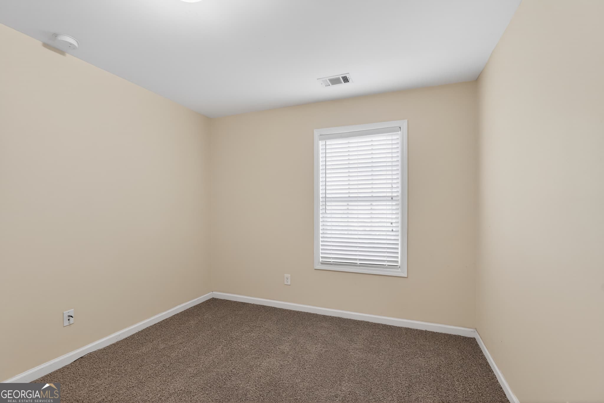 4 bedroom, 2.5 bathroom, 1,992 sq ft condominium for sale at 6361 Shadow Square, Lithonia, GA 30058 — photo 6