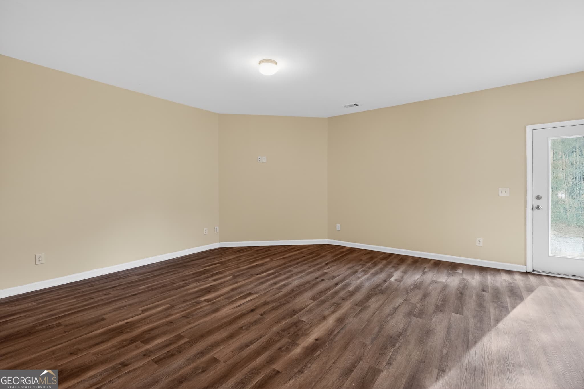 4 bedroom, 2.5 bathroom, 1,992 sq ft condominium for sale at 6361 Shadow Square, Lithonia, GA 30058 — photo 5