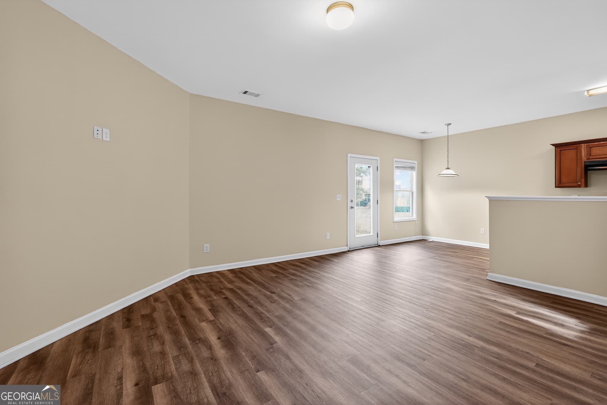 4 bedroom, 2.5 bathroom, 1,992 sq ft condominium for sale at 6361 Shadow Square, Lithonia, GA 30058 — photo 8