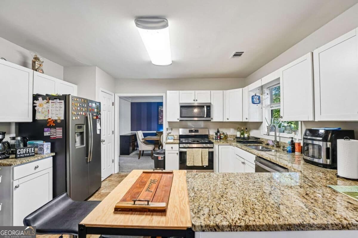 4 bedroom, 2.5 bathroom, 2,585 sq ft single family residence for sale at 206 Five Iron Court, Kennesaw, GA 30144 — photo 9