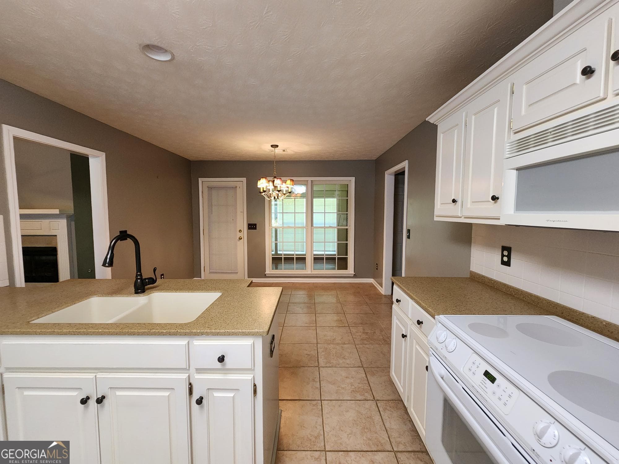 3 bedroom, 2 bathroom, 1,853 sq ft single family residence for rent at 7184 Village Loop, Columbus, GA 31904 for $2,200 a month — photo 5