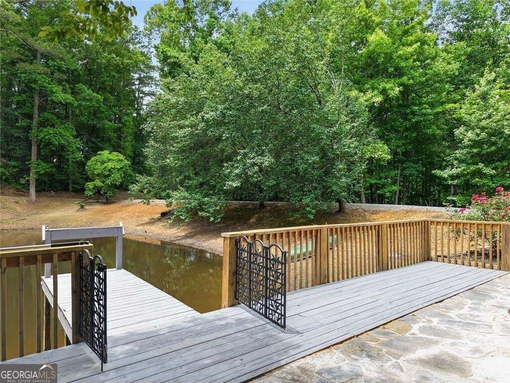 7 bedroom, 5.5 bathroom, 6,910 sq ft single family residence for sale at 105 Whitestone Road North, Talking Rock, GA 30175 — photo 8