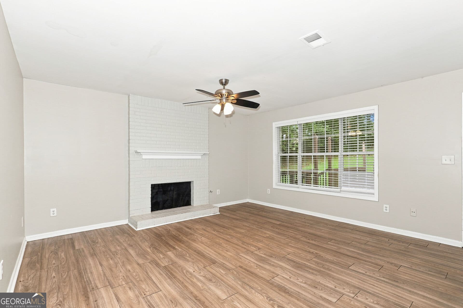 4 bedroom, 2.5 bathroom, 2,542 sq ft single family residence for sale at 133 Crown Oaks Drive, Stockbridge, GA 30281 — photo 5