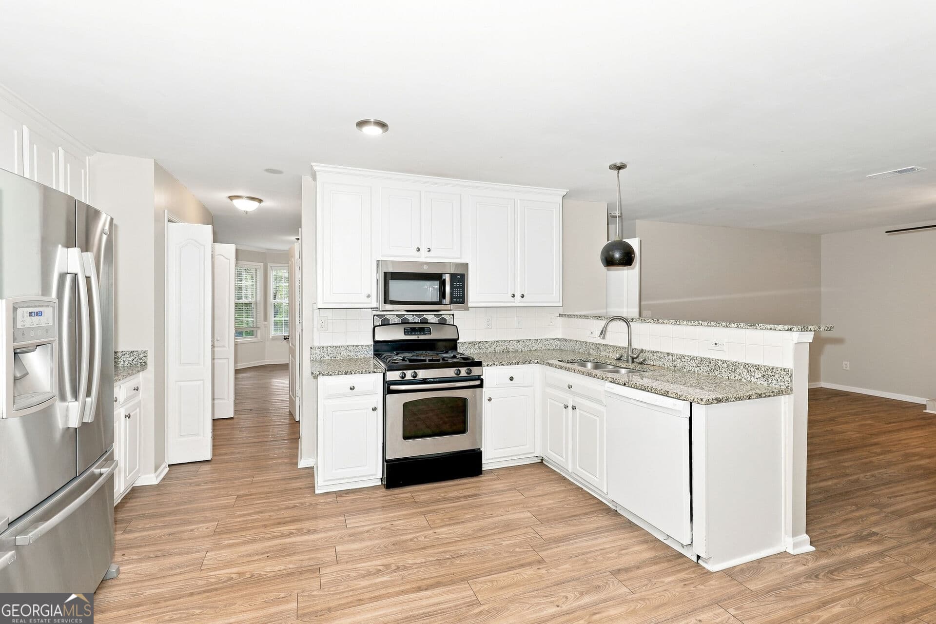 4 bedroom, 2.5 bathroom, 2,542 sq ft single family residence for sale at 133 Crown Oaks Drive, Stockbridge, GA 30281 — photo 8