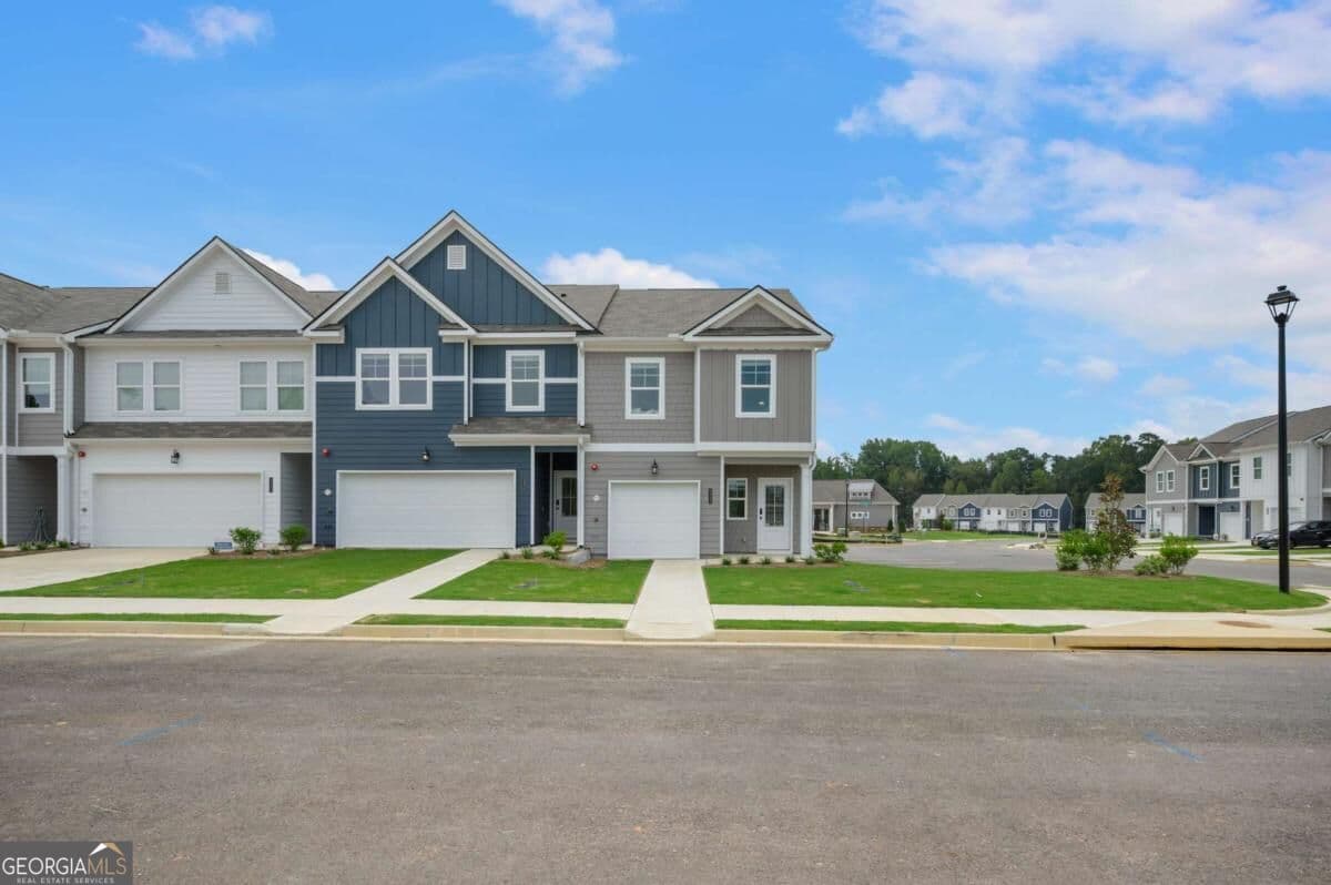3 bedroom, 2.5 bathroom, 1,467 sq ft townhouse for sale at 9468 Maple Grove Lane LOT 67, Jonesboro, GA 30238 — photo 2