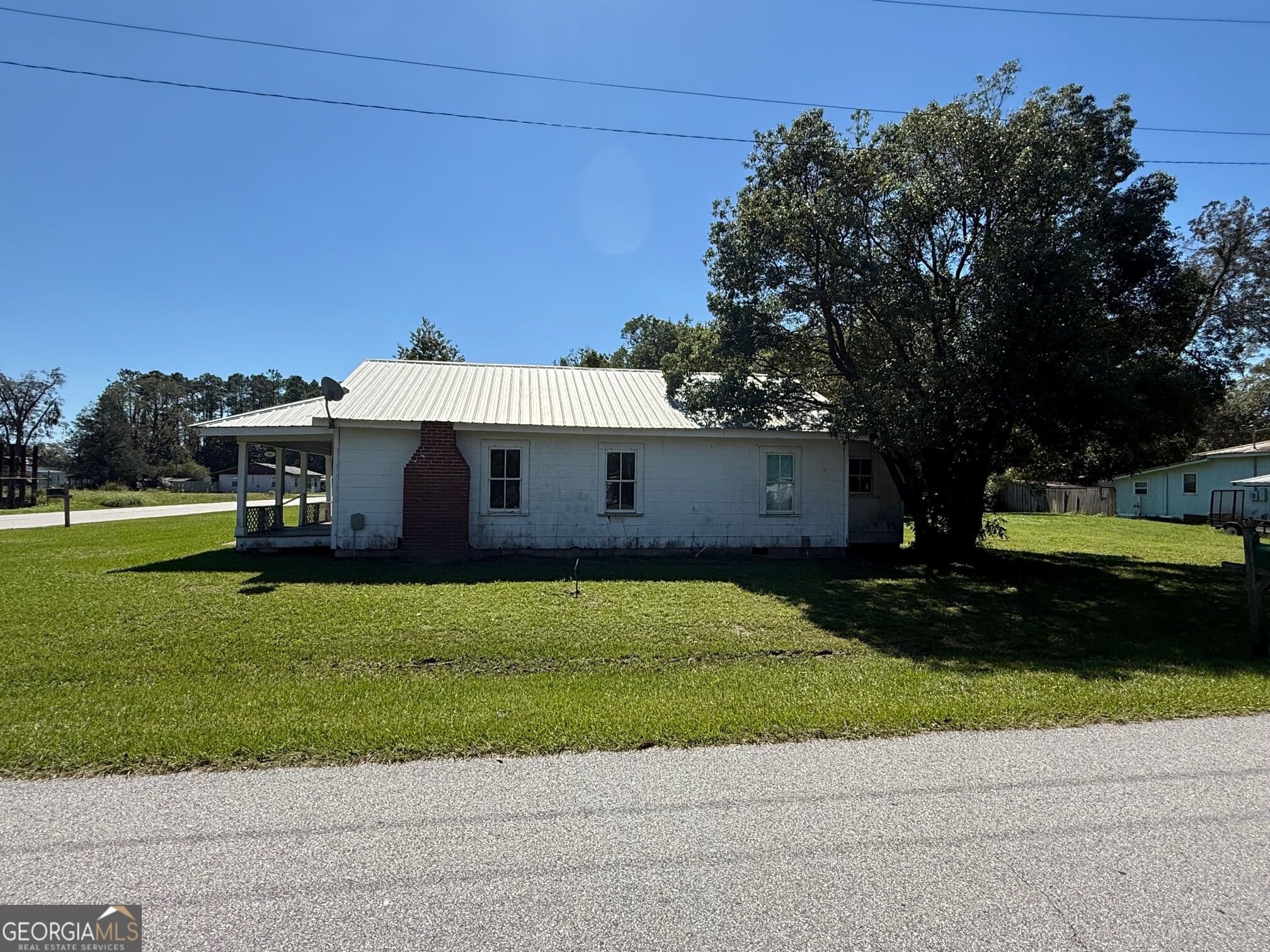 1 bathroom single family residence for sale at 83 Griffin Avenue, Hoboken, GA 31542 — photo 2