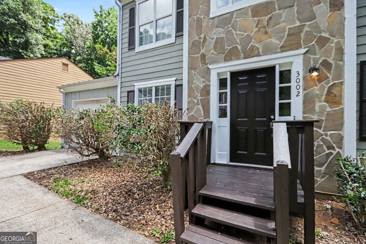 3 bedroom, 2.5 bathroom, 2,220 sq ft single family residence for sale at 3002 Cascade Manor Drive, Decatur, GA 30034 — photo 2