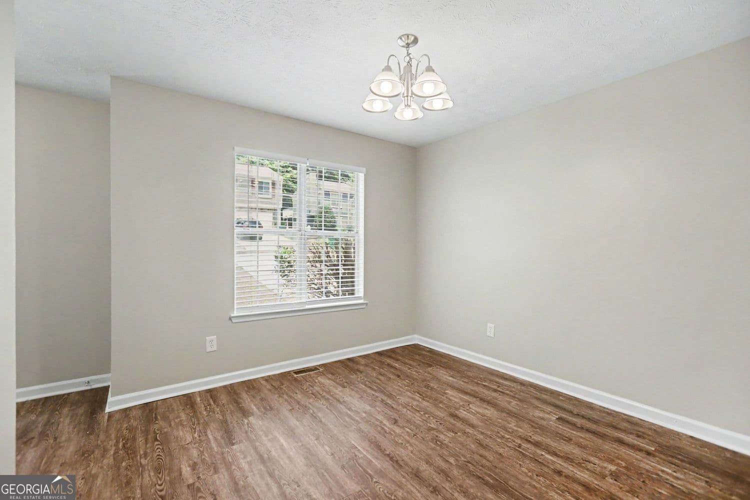 3 bedroom, 2.5 bathroom, 2,220 sq ft single family residence for sale at 3002 Cascade Manor Drive, Decatur, GA 30034 — photo 6