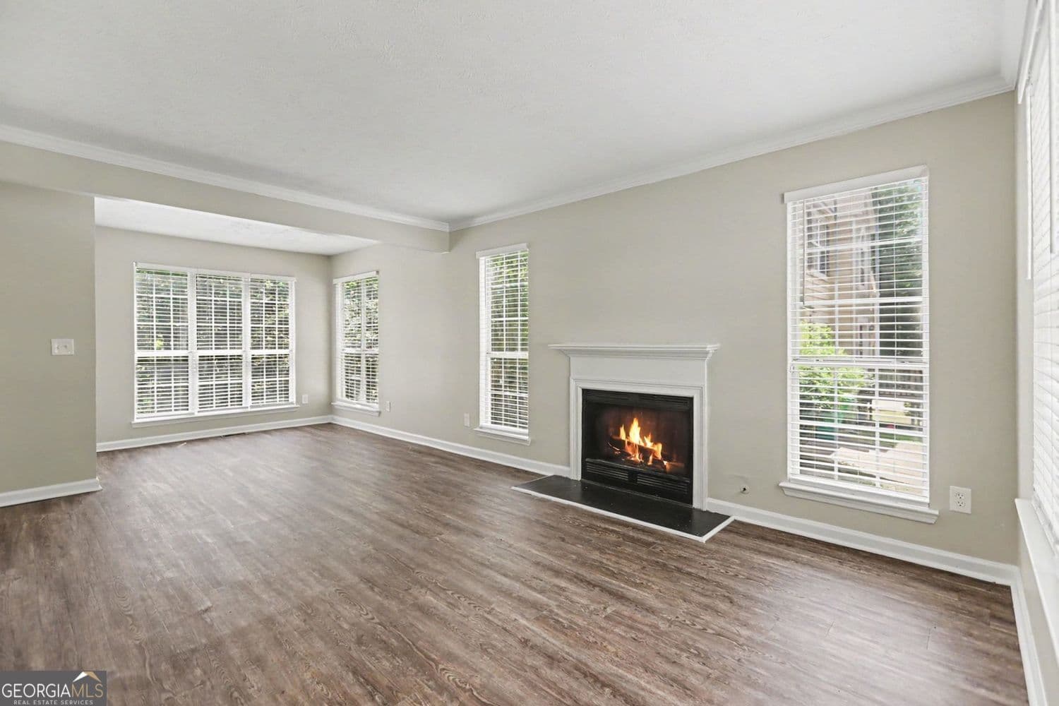 3 bedroom, 2.5 bathroom, 2,220 sq ft single family residence for sale at 3002 Cascade Manor Drive, Decatur, GA 30034 — photo 3