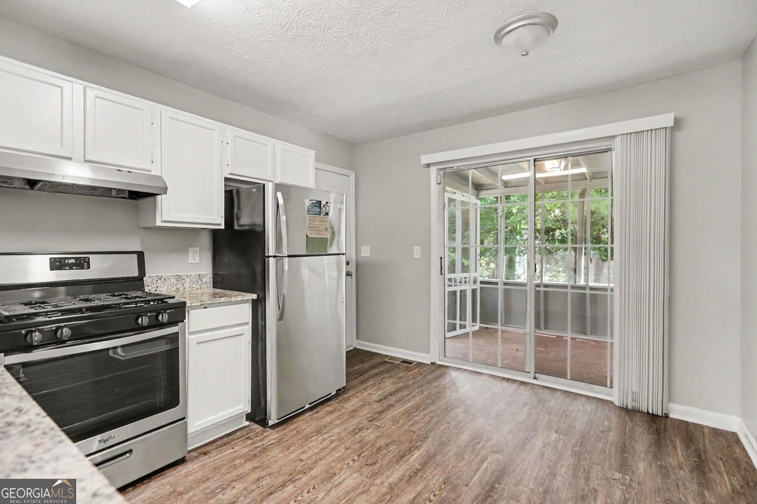 3 bedroom, 2.5 bathroom, 2,220 sq ft single family residence for sale at 3002 Cascade Manor Drive, Decatur, GA 30034 — photo 4