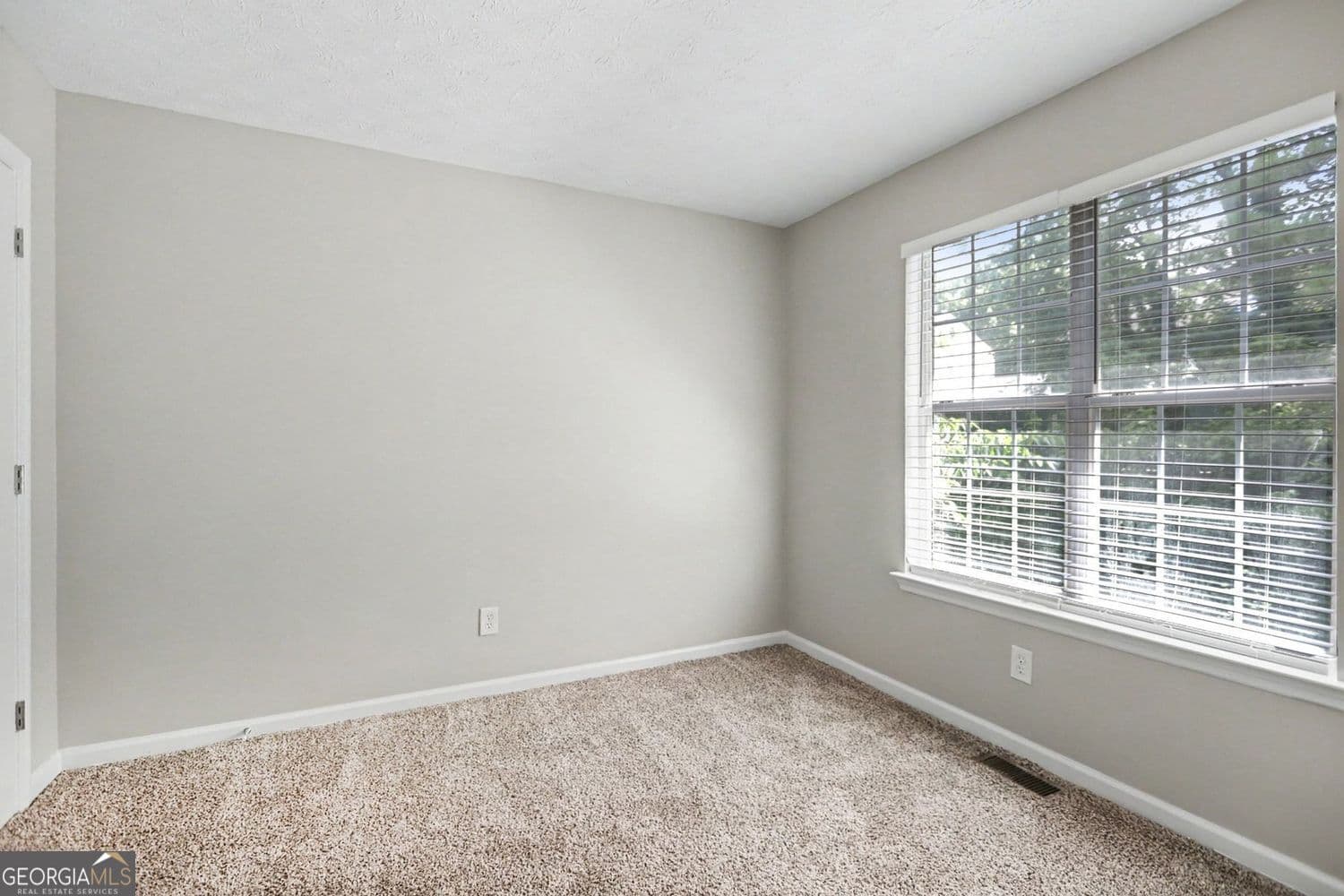3 bedroom, 2.5 bathroom, 2,220 sq ft single family residence for sale at 3002 Cascade Manor Drive, Decatur, GA 30034 — photo 8