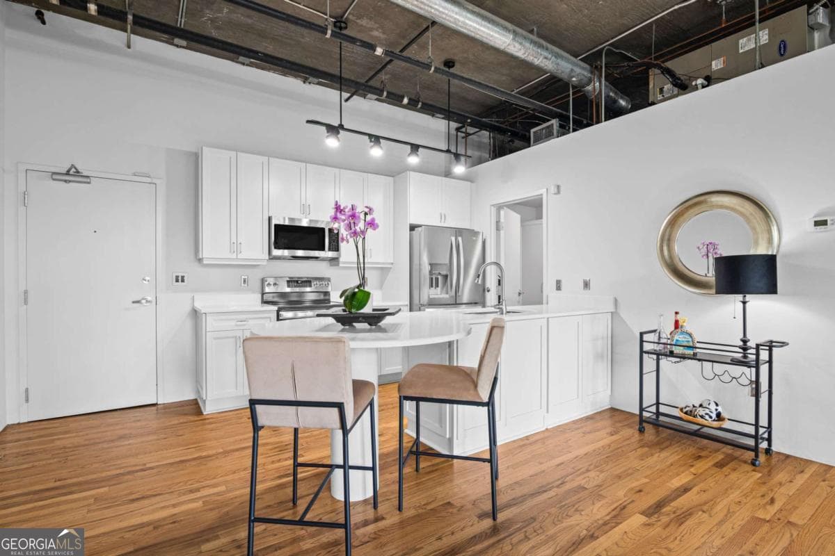 1 bedroom, 1 bathroom, 1,080 sq ft loft,condominium for sale at 3235 Roswell Road 620, Atlanta, GA 30305 — photo 6