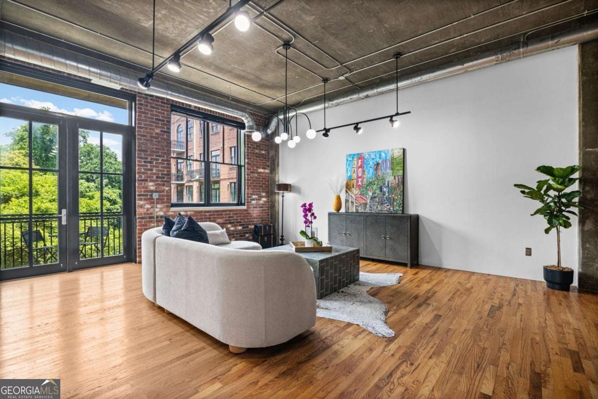 1 bedroom, 1 bathroom, 1,080 sq ft loft,condominium for sale at 3235 Roswell Road 620, Atlanta, GA 30305 — photo 3