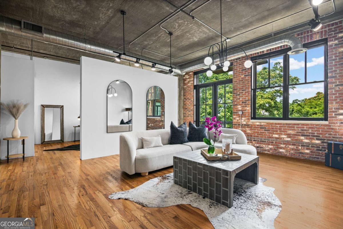 1 bedroom, 1 bathroom, 1,080 sq ft loft,condominium for sale at 3235 Roswell Road 620, Atlanta, GA 30305 — photo 4