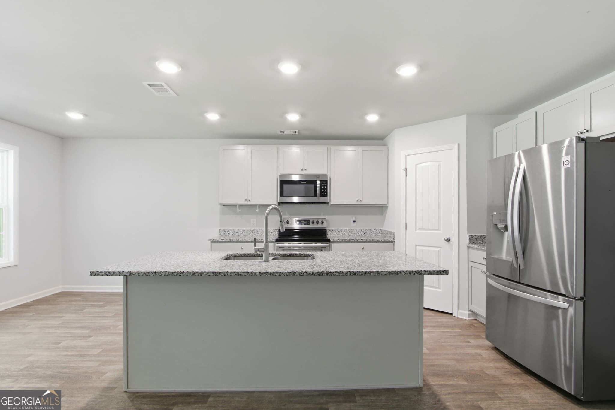 4 bedroom, 3.5 bathroom, 2,261 sq ft single family residence for sale at 522 Mountain Creek Drive, Maysville, GA 30558 — photo 2