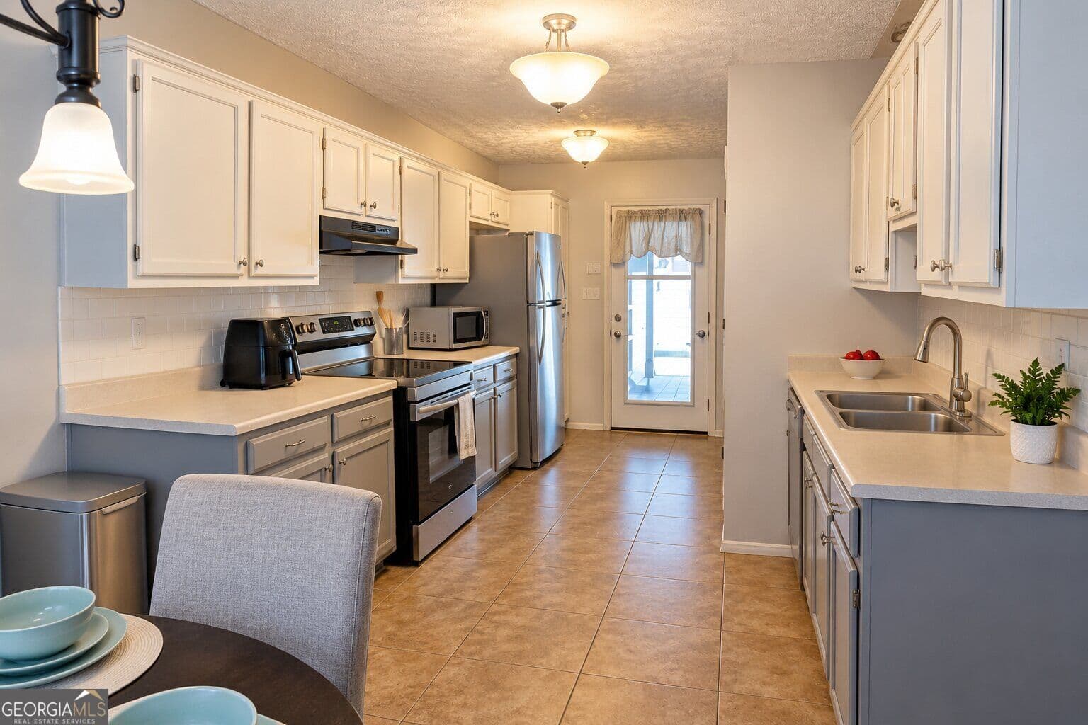 4 bedroom, 3 bathroom, 1,908 sq ft single family residence for sale at 180 Oakwood Circle, Stockbridge, GA 30281 — photo 2