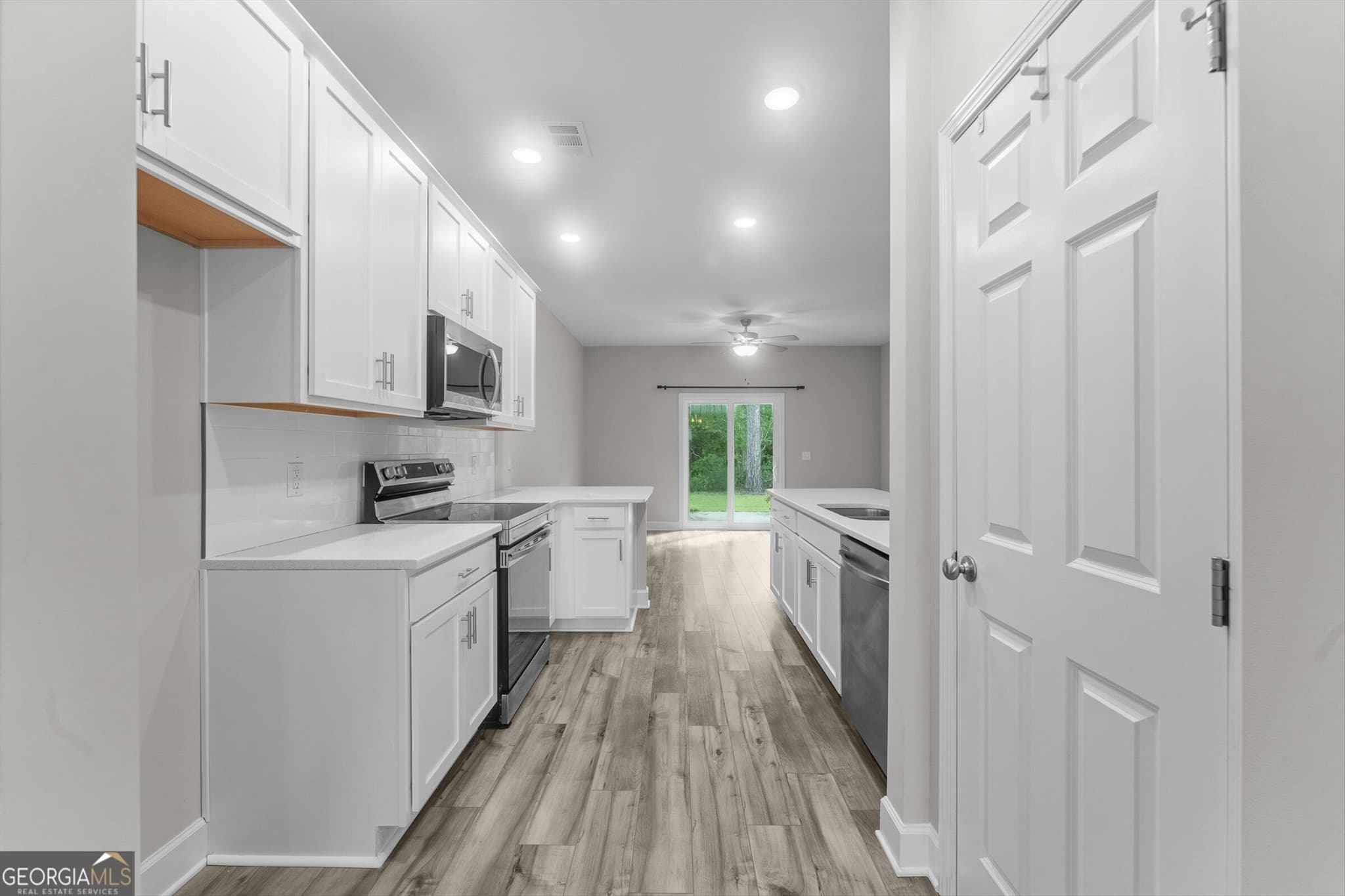 4 bedroom, 2.5 bathroom, 1,694 sq ft townhouse for sale at 220 Haisley Run, Guyton, GA 31312 — photo 6